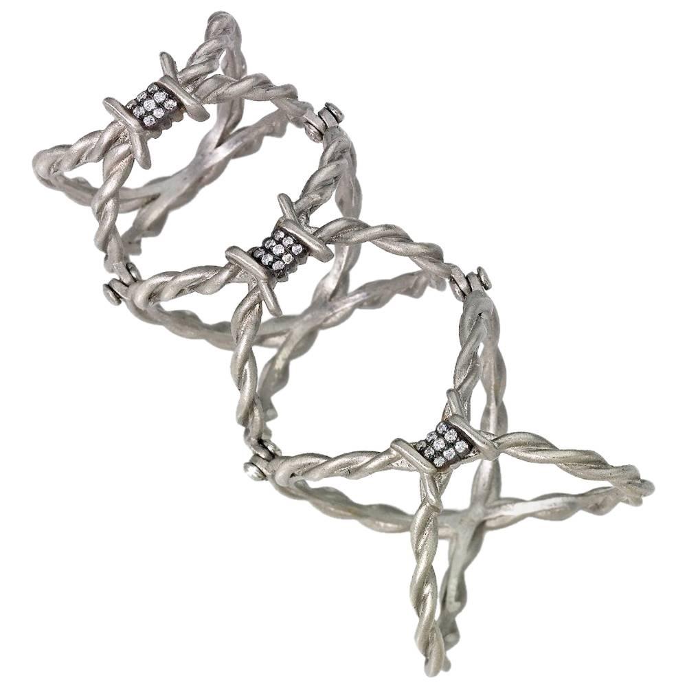 Wendy Brandes Bague  motif de fil mtallique barbel  charnires en platine et diamants en vente