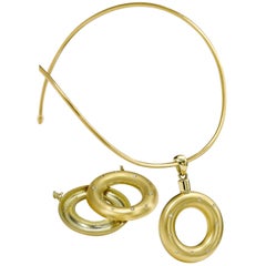 Wendy Brandes Gravur-Twisting-Medaillon aus 18 Karat Gelbgold mit 1 Karat Gelbgold und Diamanten