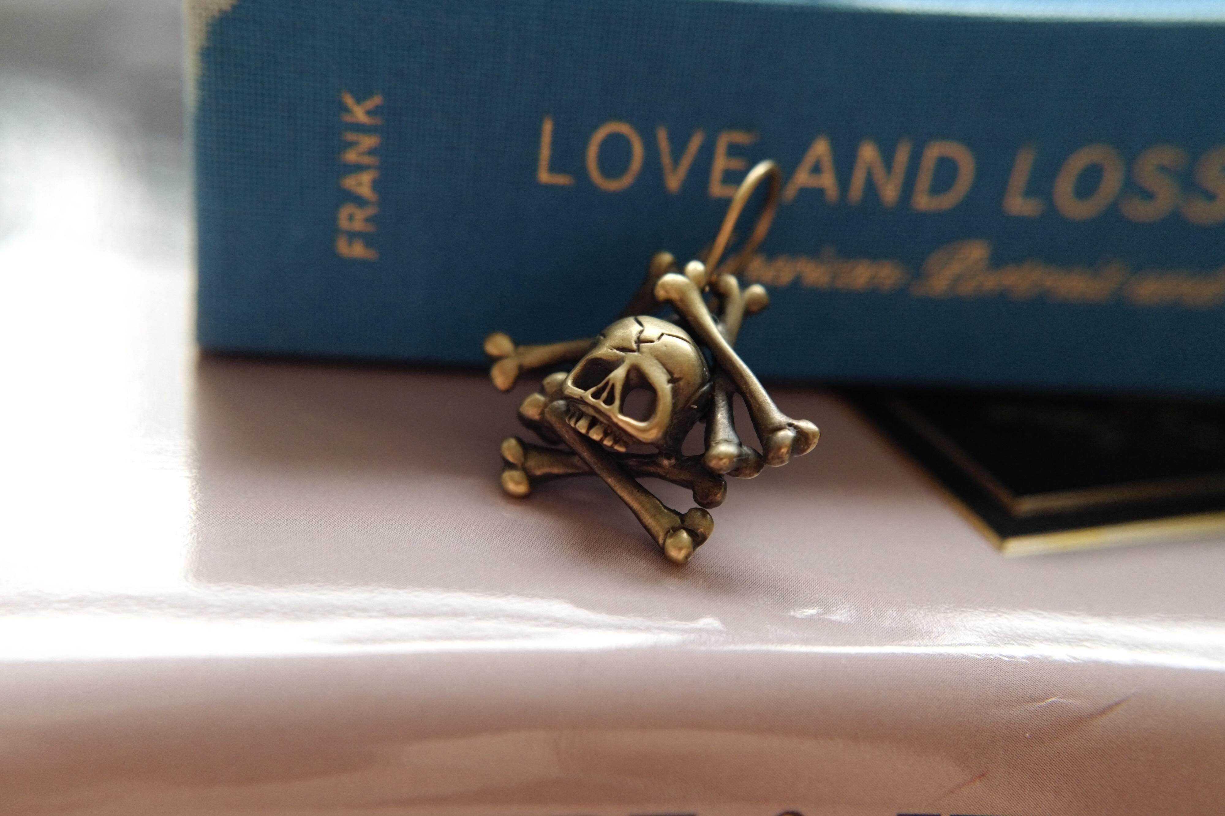 Wendy Brandes Memento Mori Skull and Bones 18K Yellow Gold Drop Earrings In New Condition For Sale In New York, NY