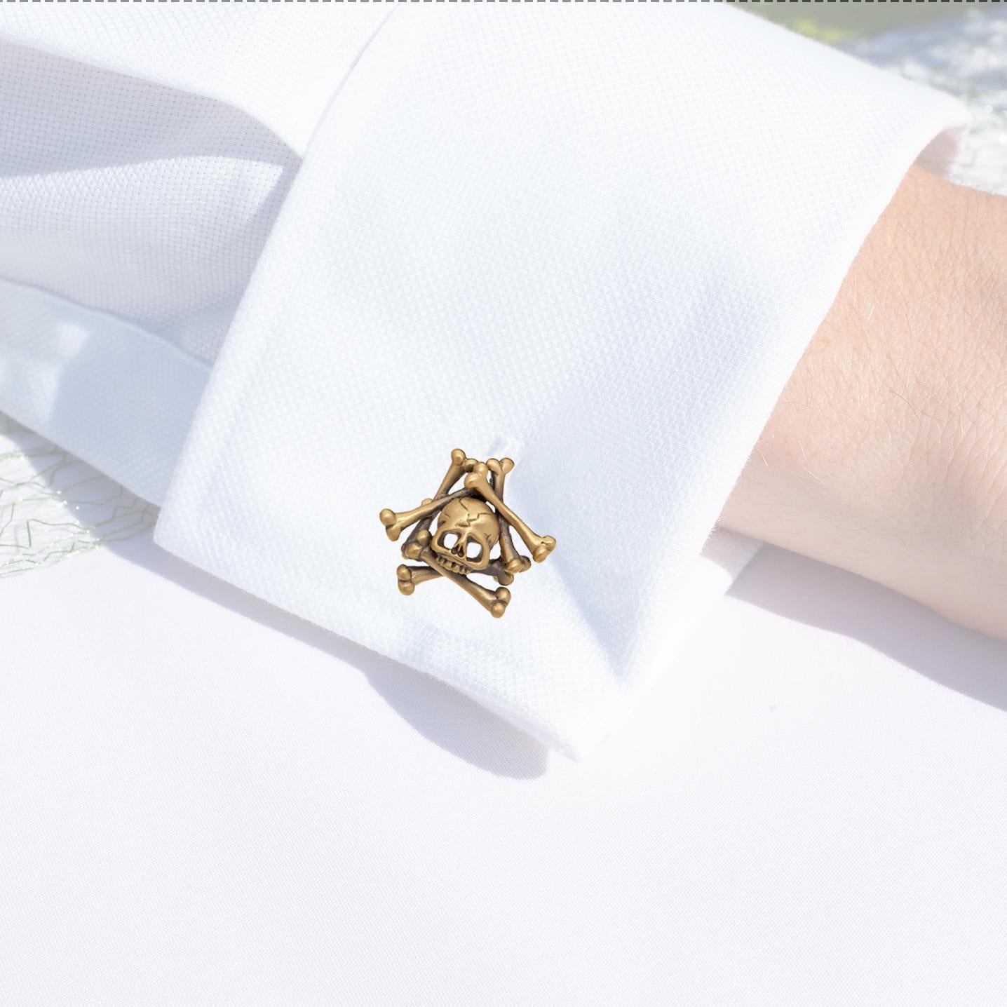 Wendy Brandes 18K Yellow Gold Memento Mori Skull and Bones Cufflinks In New Condition In New York, NY