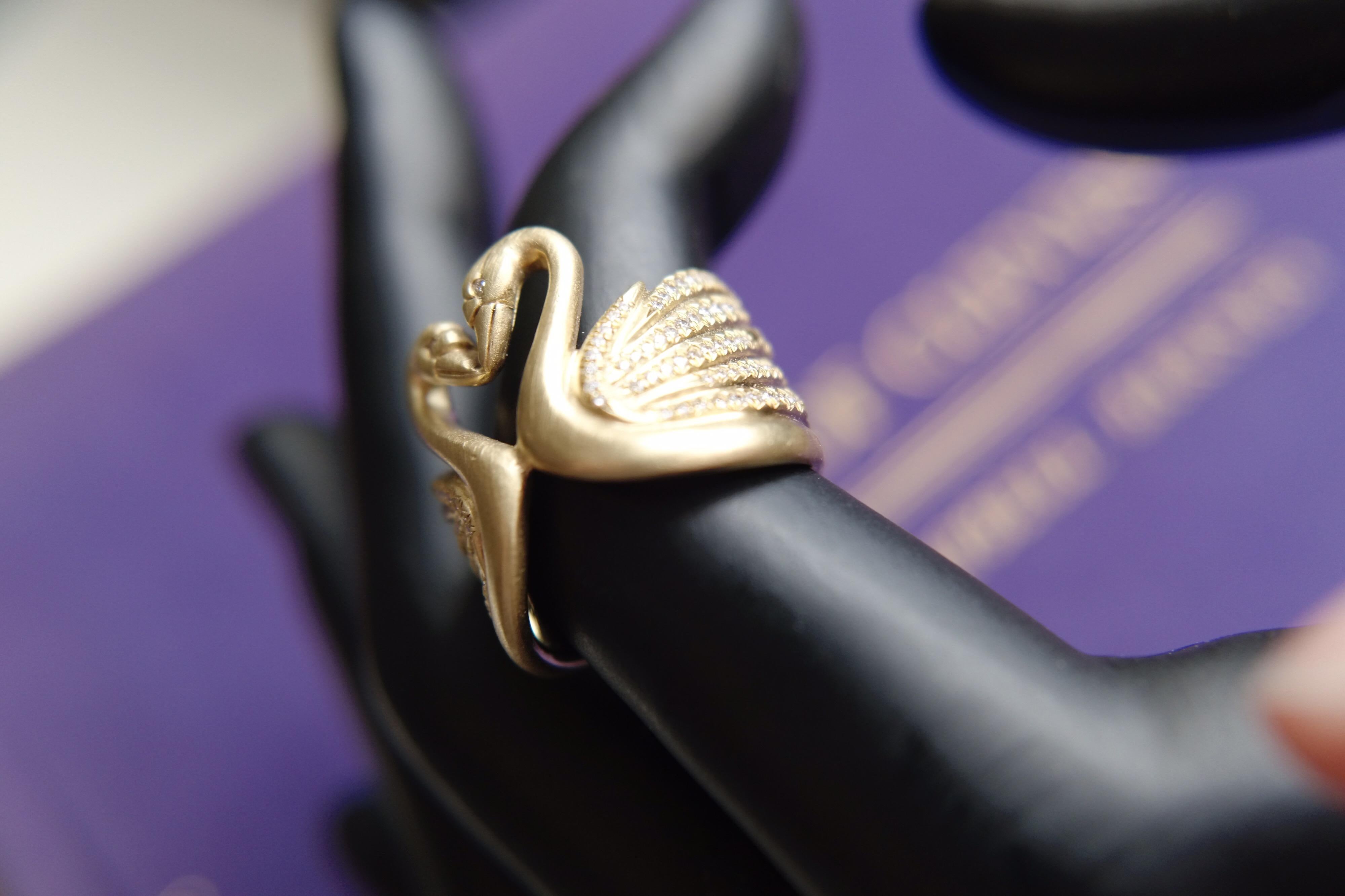 Wendy Brandes Kissing Swan Bird Golddiamant-Herzring im Zustand „Neu“ in New York, NY