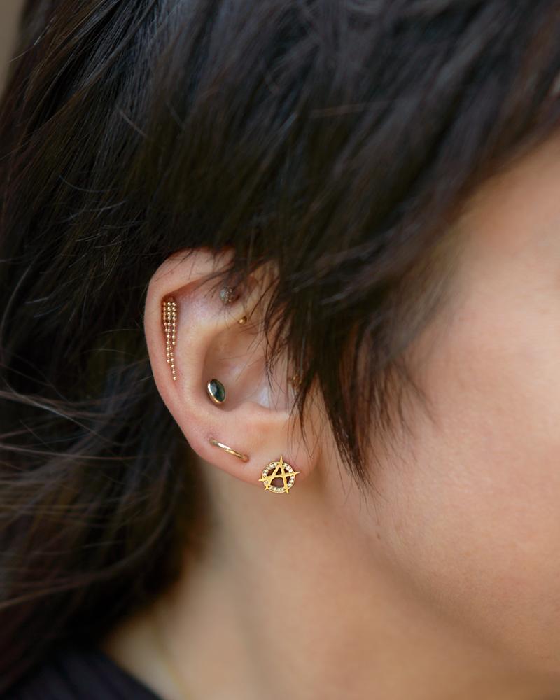 Wendy Brandes Clous d'oreilles Anarchy Punk en or jaune et diamants Neuf à New York, NY