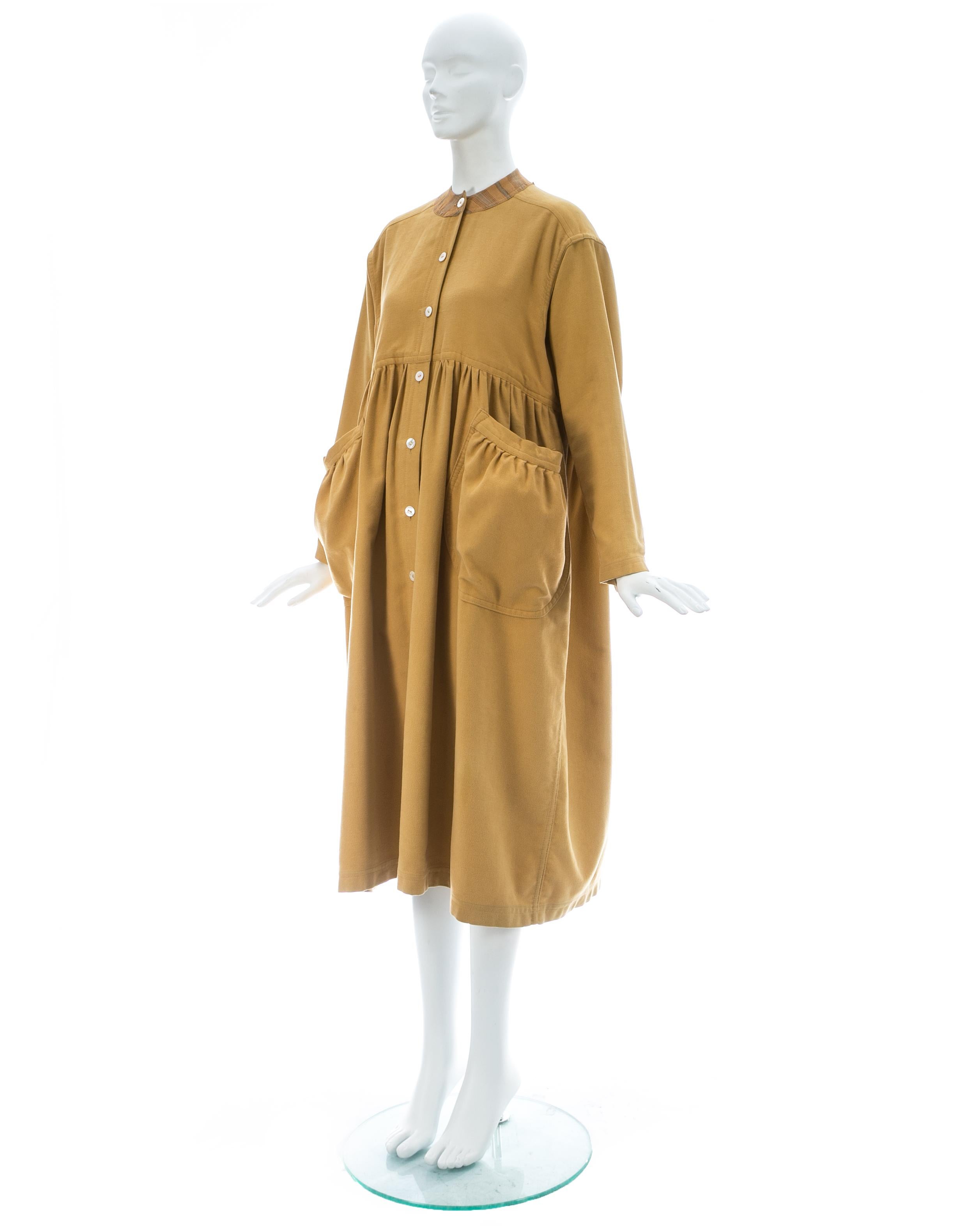 Brown Wendy Dagworthy mustard cotton oversized smock dress, ca. 1982 For Sale