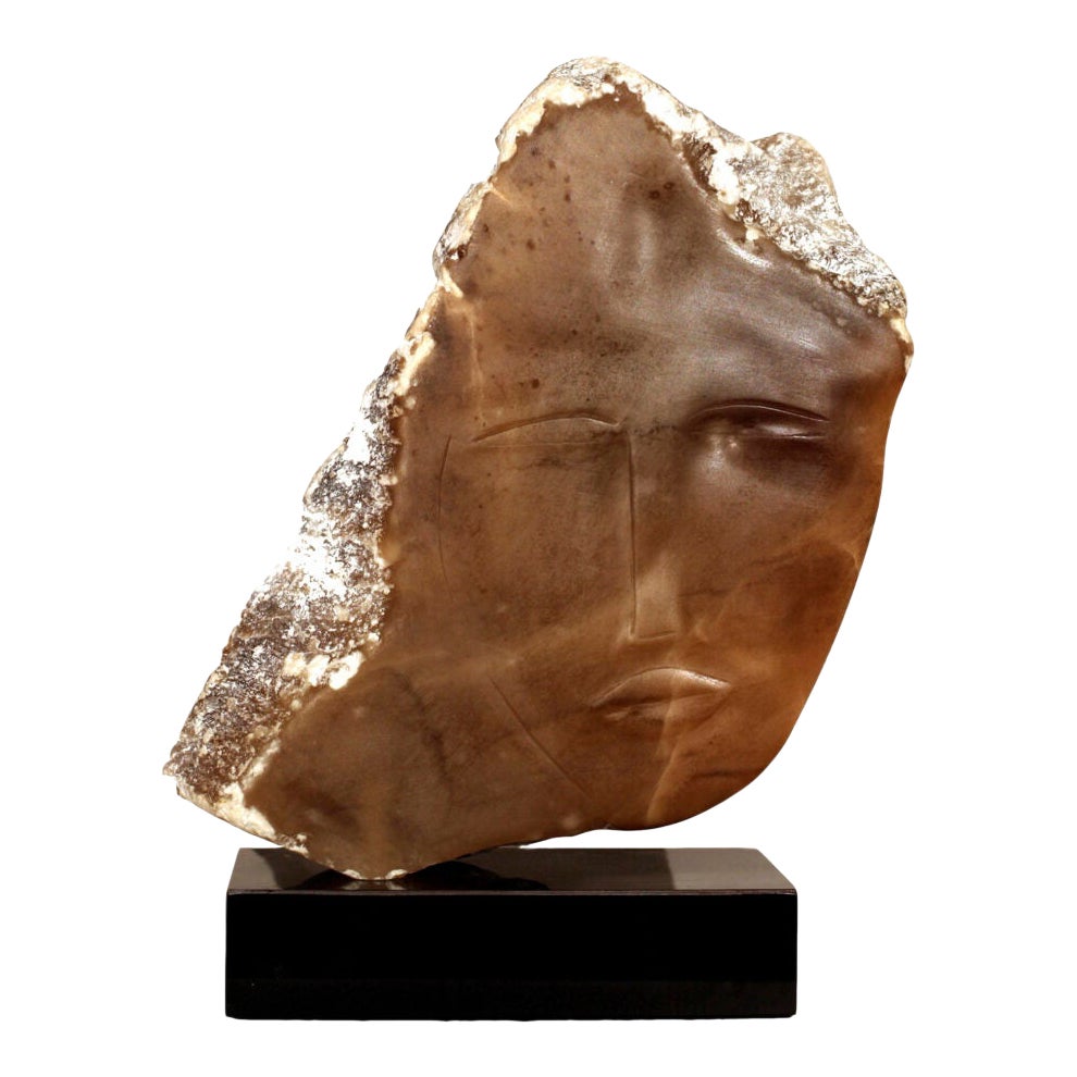 Scultura di testa in alabastro di Wendy Hendelman, 2019