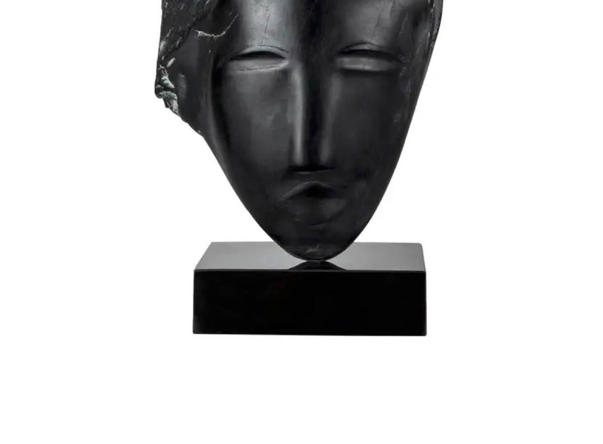 Américain Sculpture de tête en albâtre noir de Wendy Hendelman, 2019 en vente