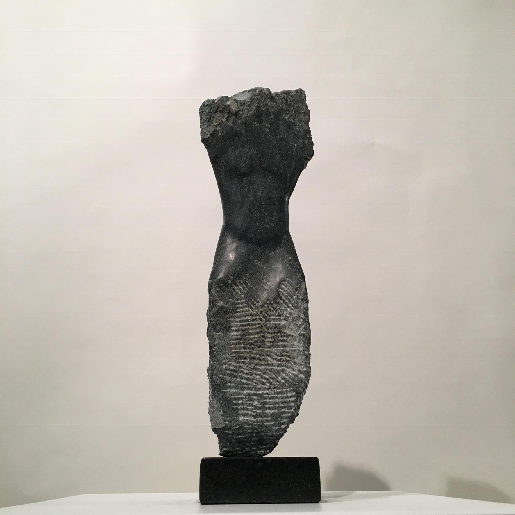 XXIe siècle et contemporain Wendy Hendelman Sculpture torse en albâtre noir, 2017. en vente