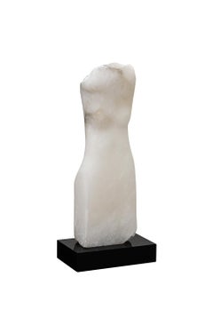 Sculpture torse en marbre de Wendy Hendelman, 2025