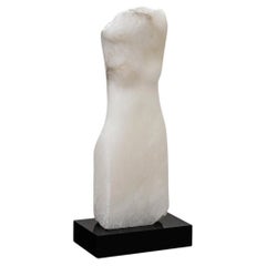 Sculpture torse en marbre de Wendy Hendelman, 2025