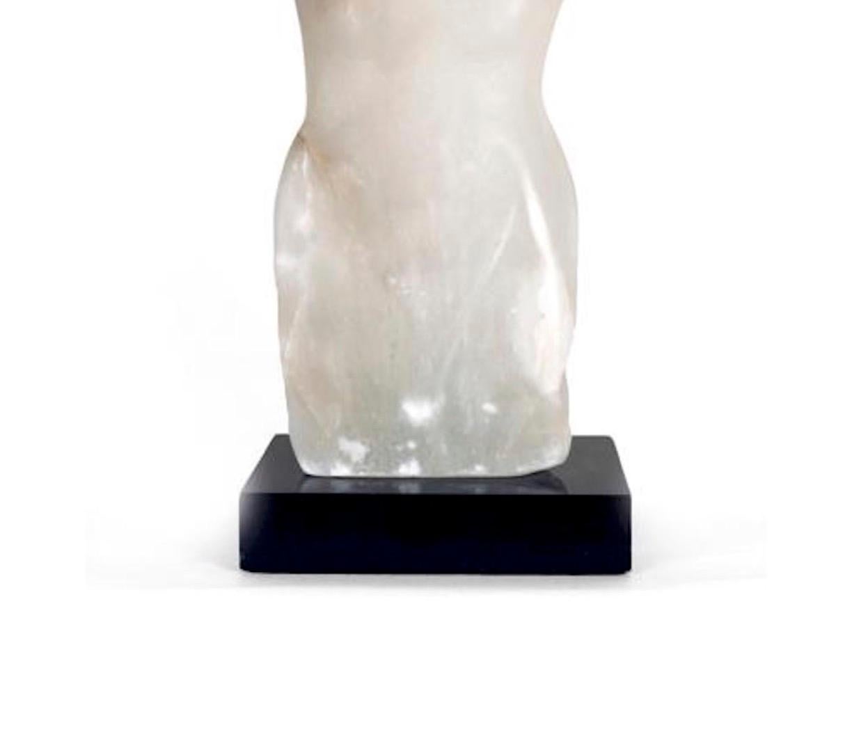 Sculpté Sculpture de torse en albâtre blanc de Wendy Hendelman, 2018 en vente