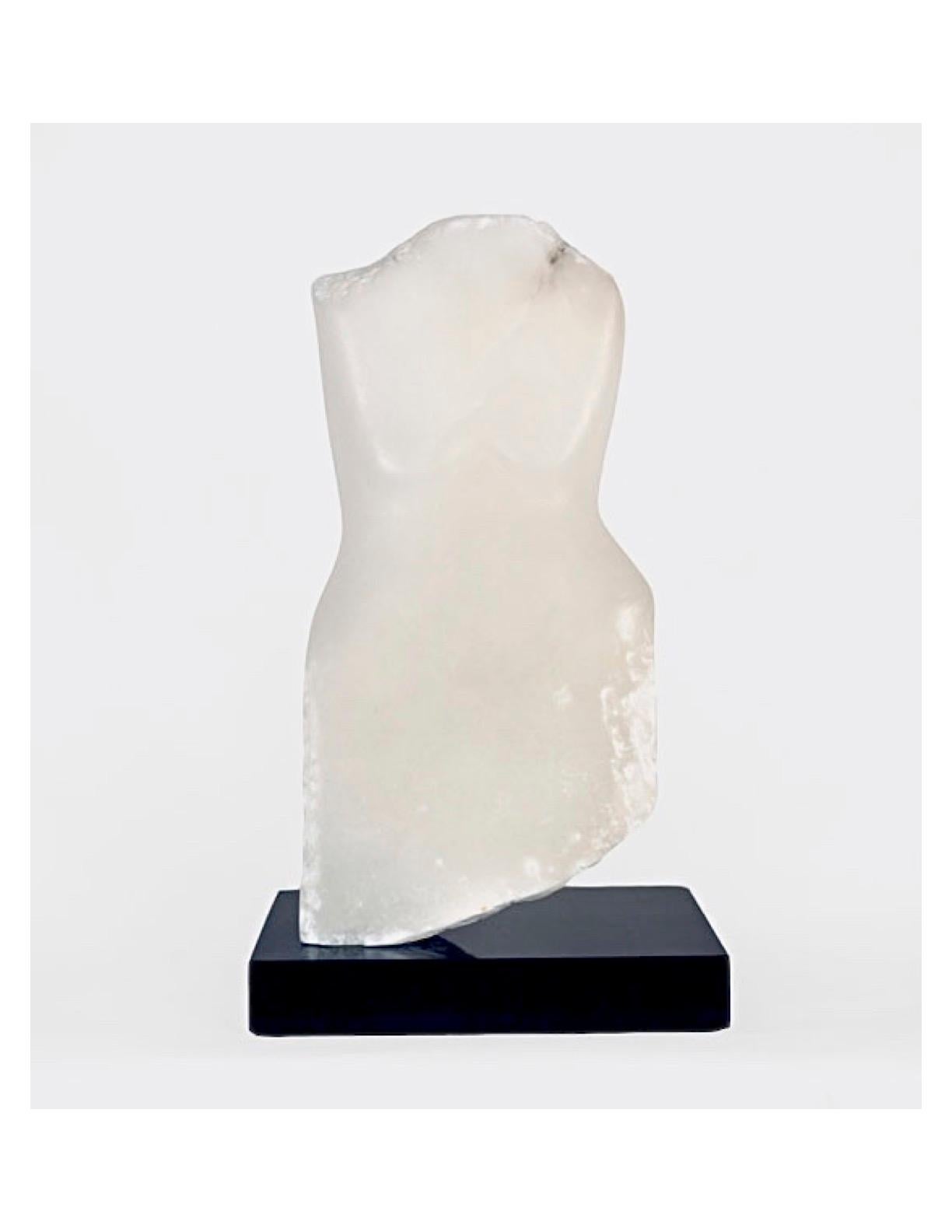Scultura di torso in alabastro bianco di Wendy Hendelman, 2018 In condizioni ottime in vendita a New York, NY