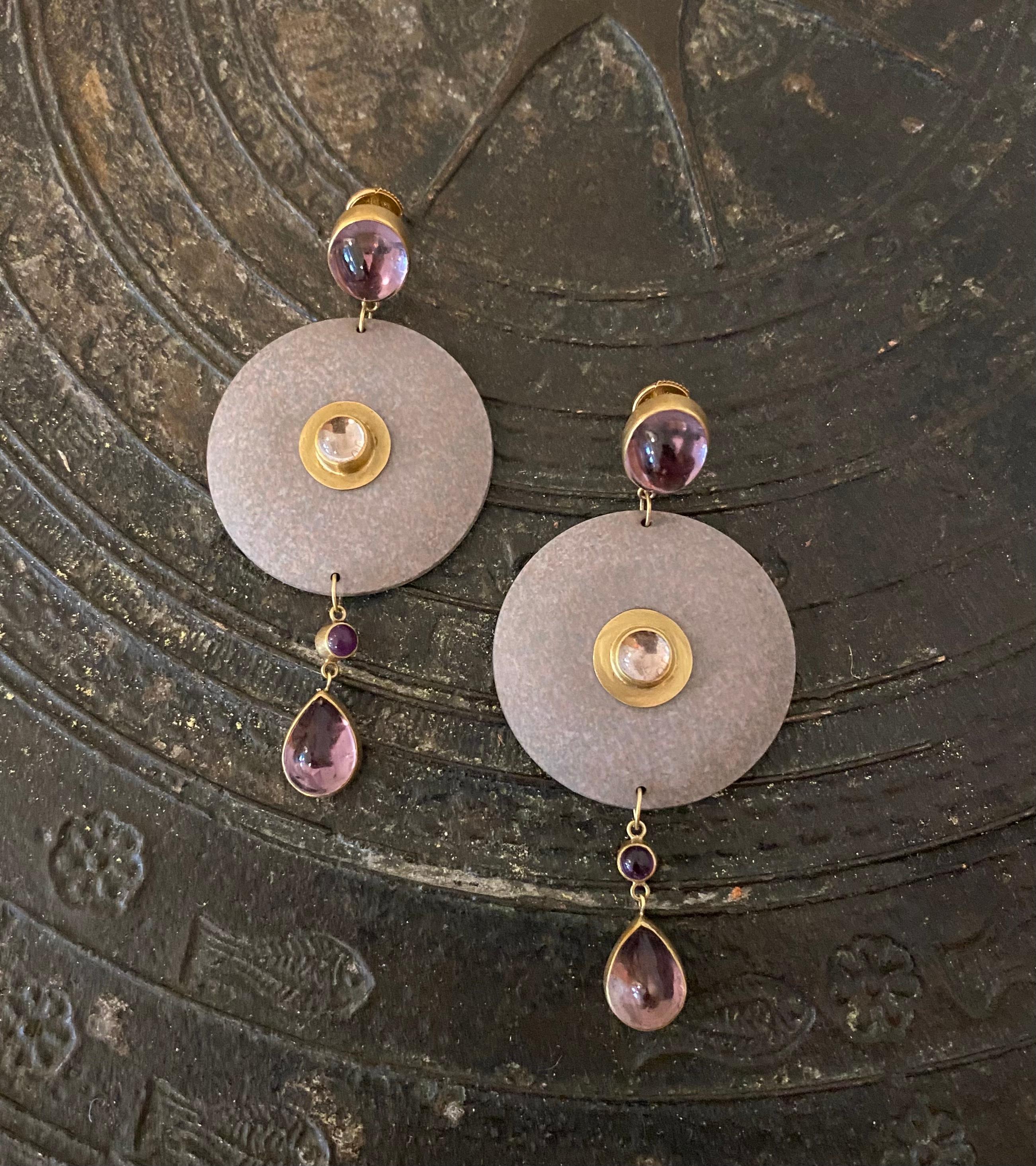 Wendy Ramshaw Pair of Amethyst, Wedgwood Ceramic and 18K Gold Earrings, 1994 In Excellent Condition For Sale In New York, NY