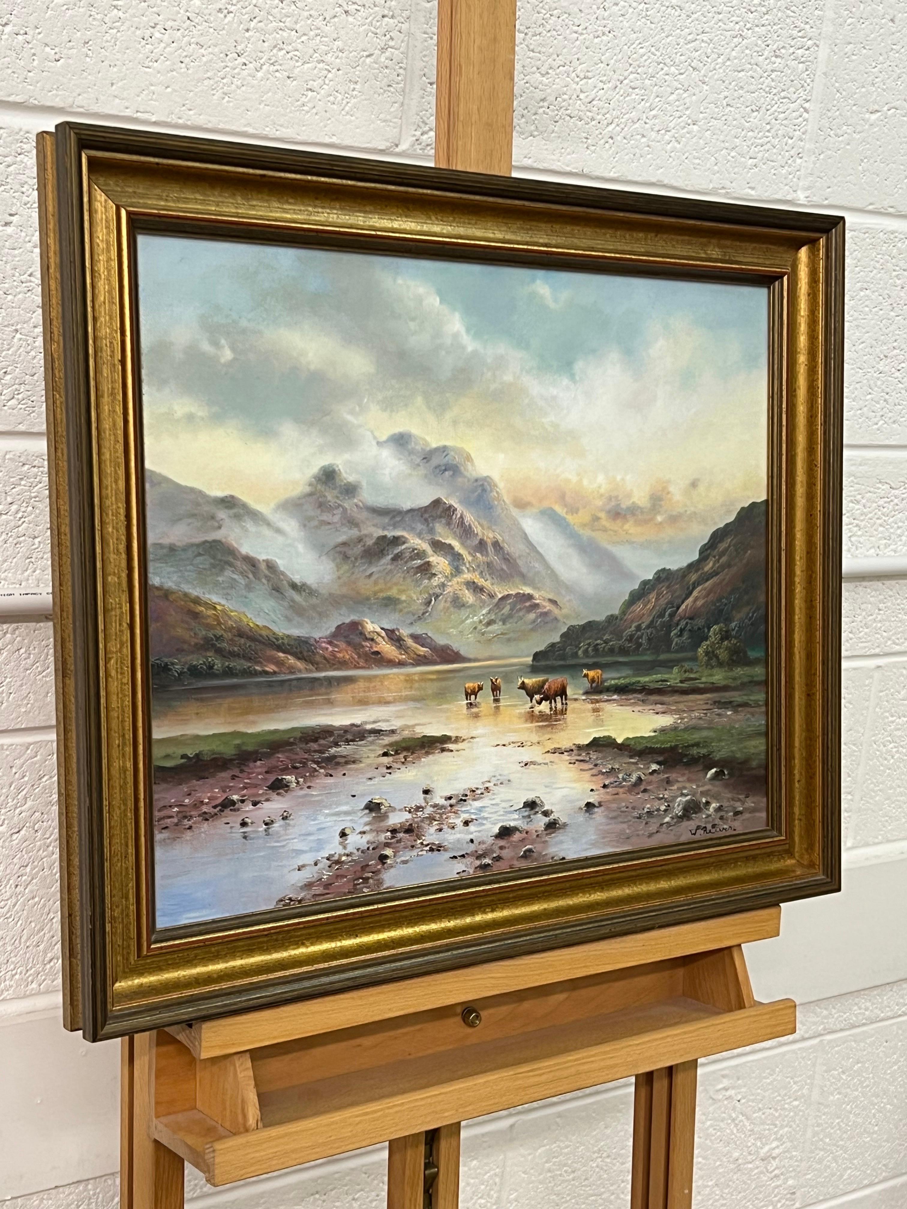 Pintura al óleo de Vacas de las Highlands en un lago de Escocia, de la artista británica del siglo XX Wendy Reeves. 

El arte mide 20 x 16 pulgadas
El marco mide 24 x 20 pulgadas 

Wendy Reeves fue aclamada por sus pinturas sobre las Tierras Altas y