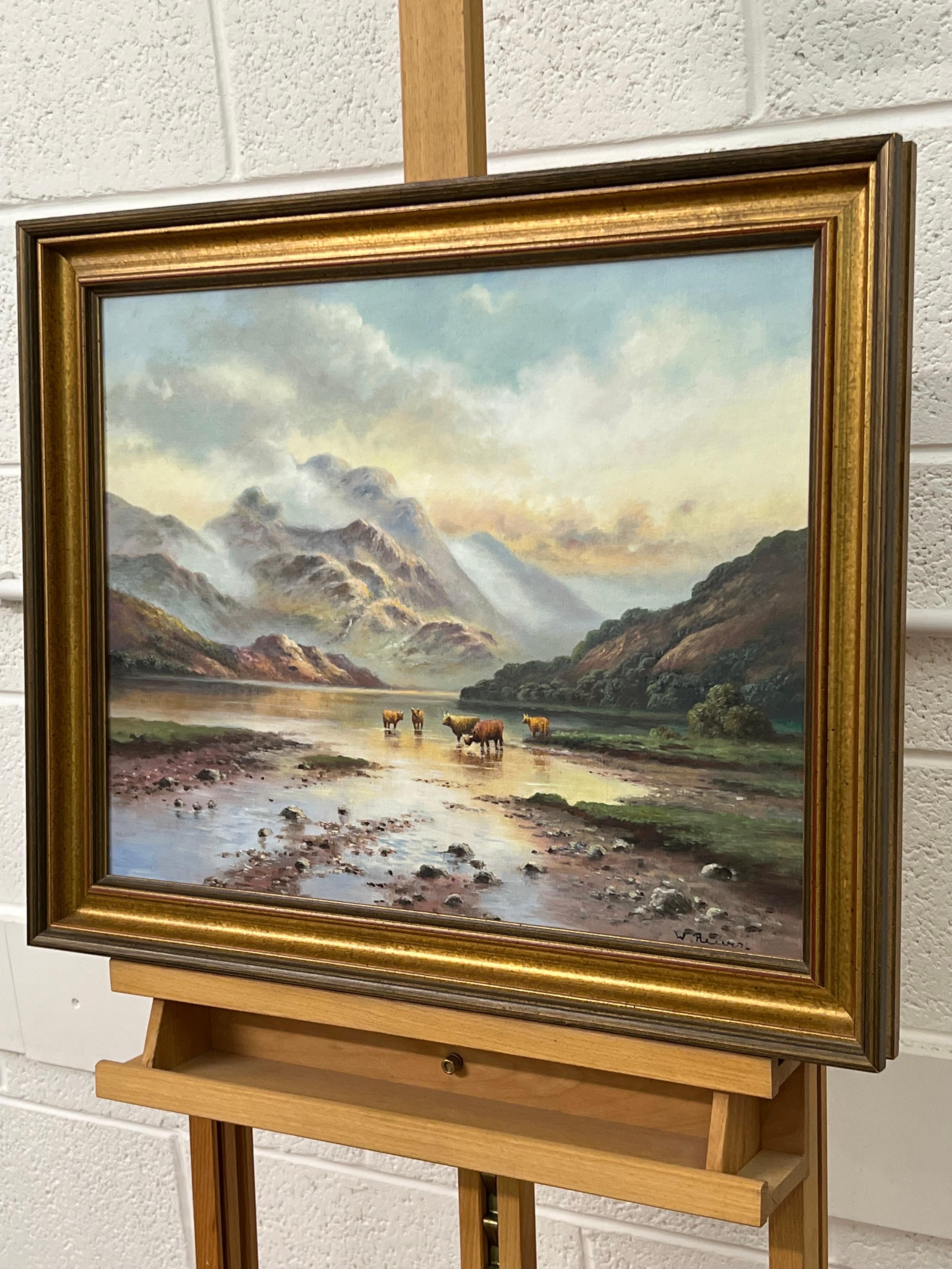 Pintura al óleo de vacas de las Tierras Altas en un lago de Escocia por un artista británico del siglo XX en venta 2