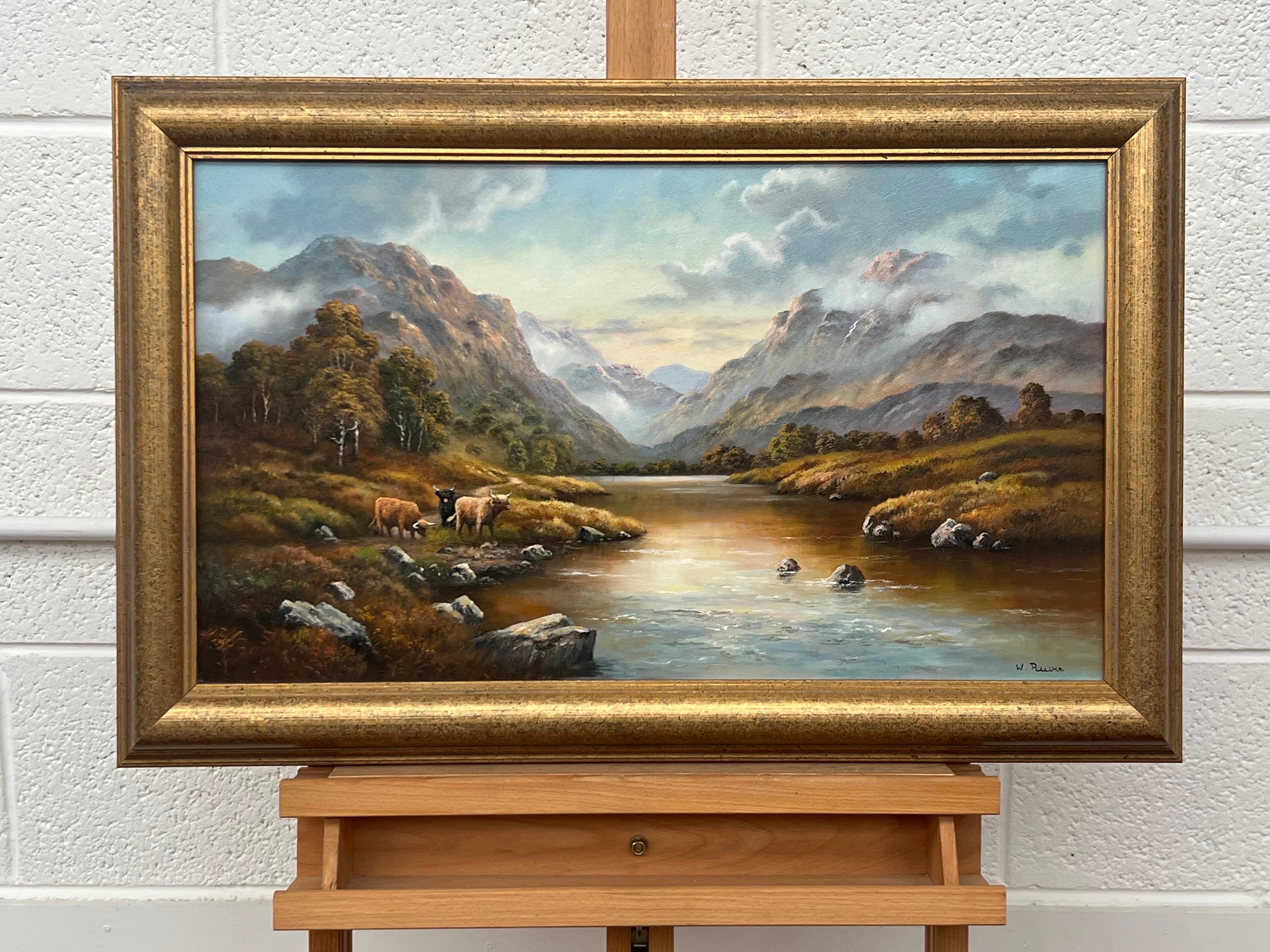 Paysage fluvial avec vaches et moutons des Highlands dans les montagnes écossaises - Painting de Wendy Reeves