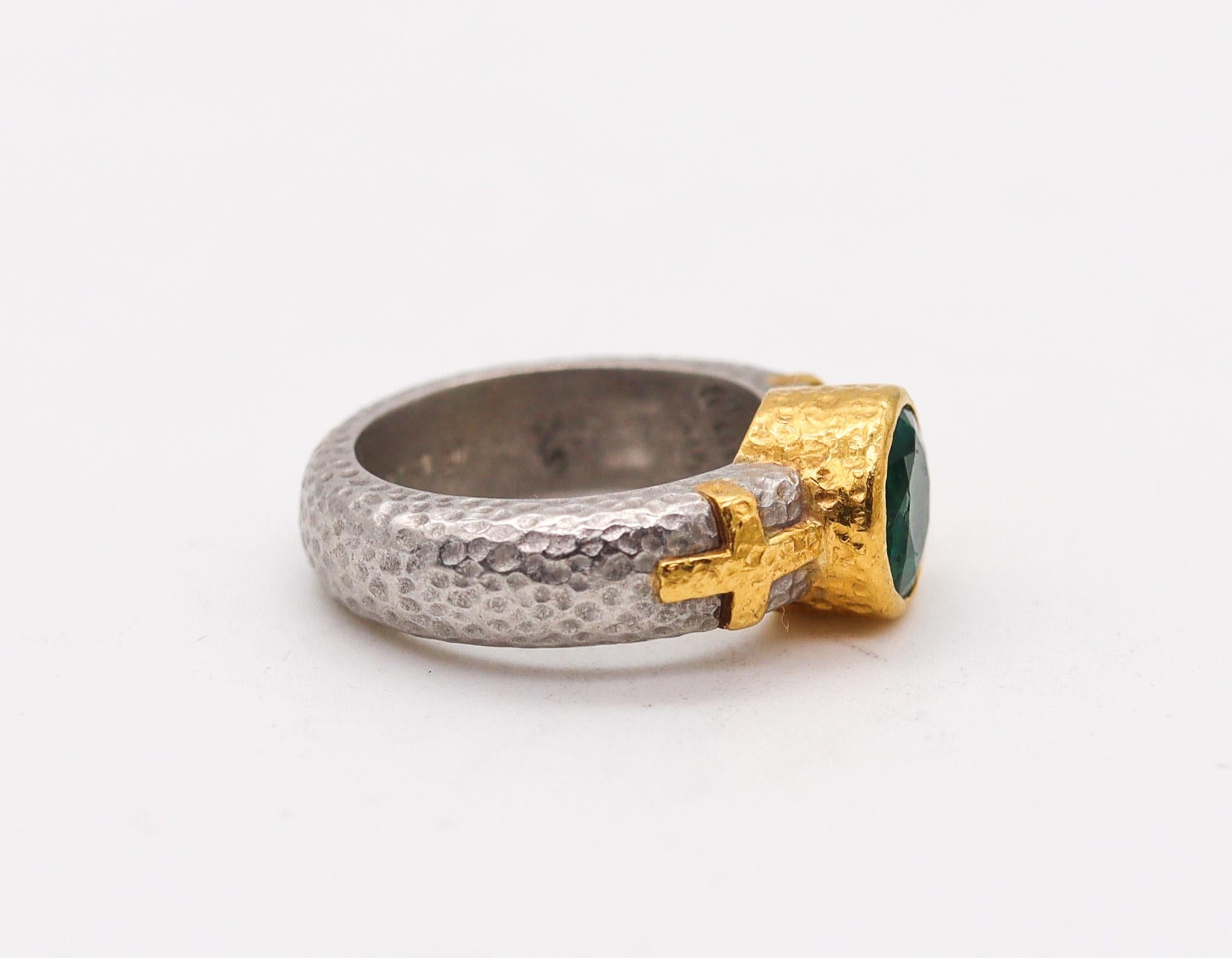 Round Cut Wendy Walker 1995 Hammered Ring in Platinum and 22kt Gold with 1.45cts Emerald For Sale