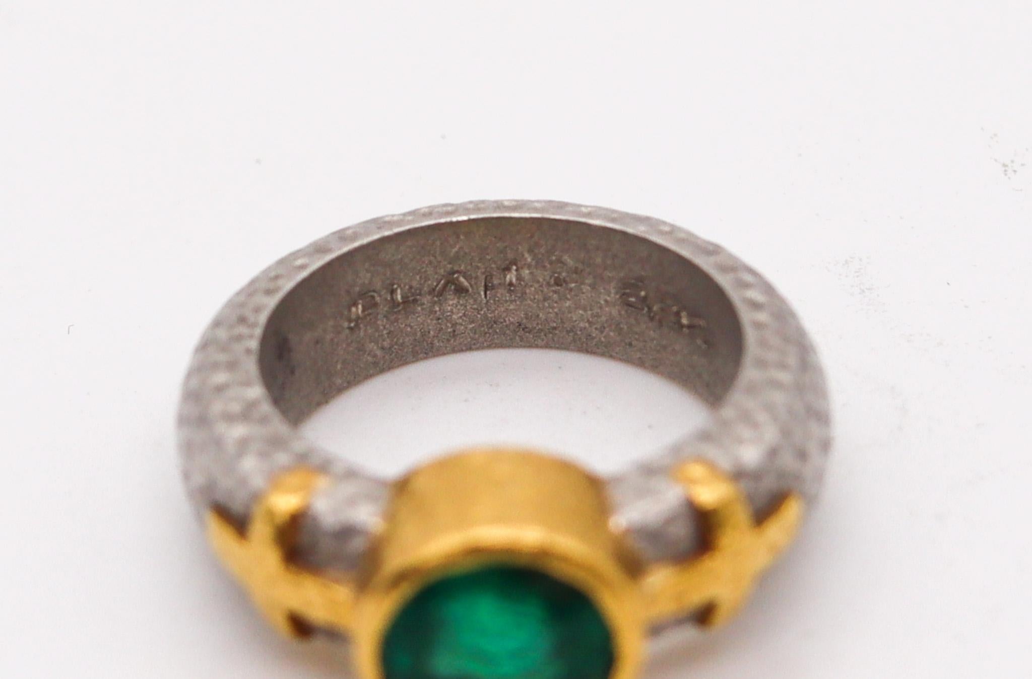 Wendy Walker 1995 Hammered Ring in Platinum and 22kt Gold with 1.45cts Emerald In Excellent Condition For Sale In Miami, FL