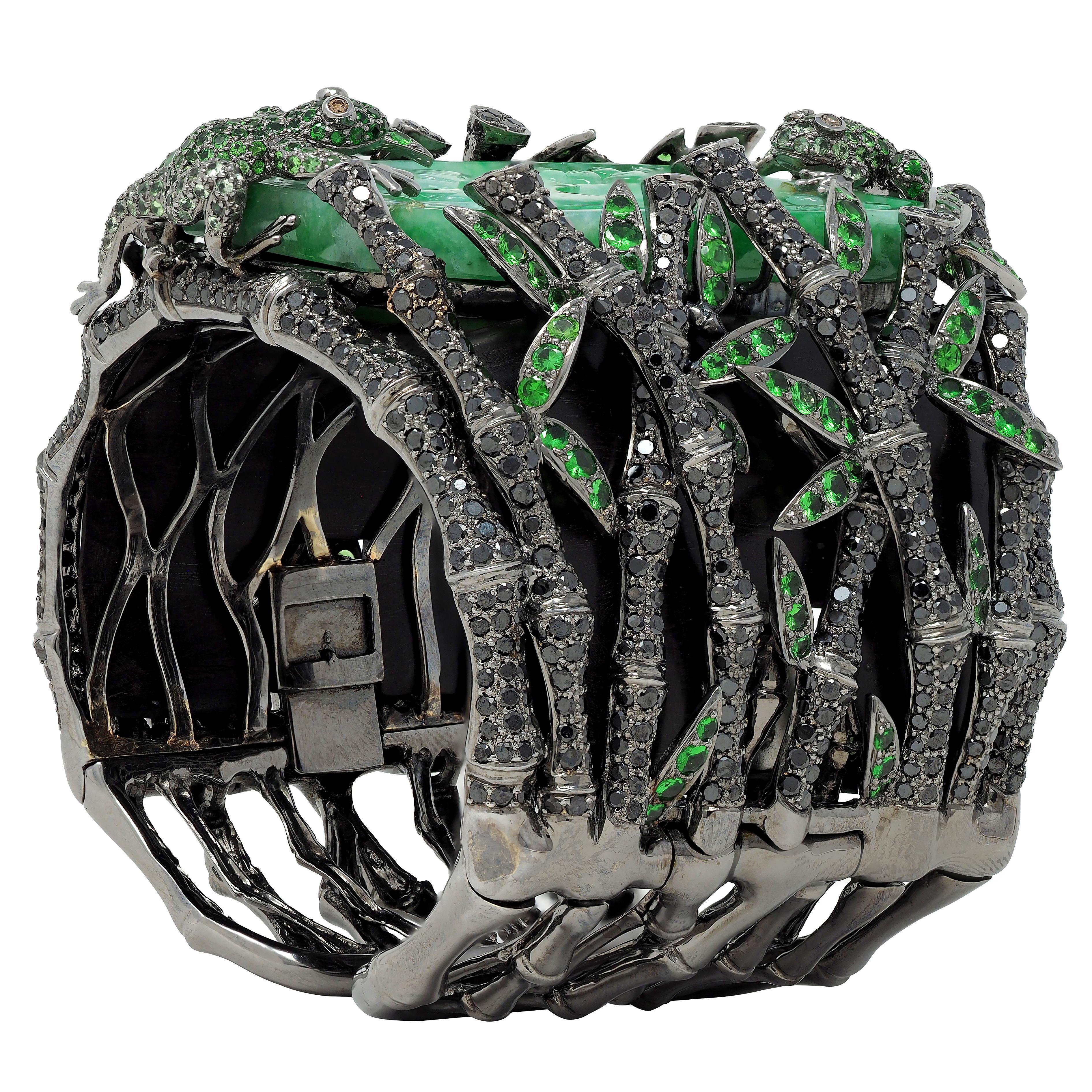 Taille ronde Wendy Yue 2013 Jade Grenat Diamant  Bracelet manchette grenouille de la forêt interdite en or 18K en vente