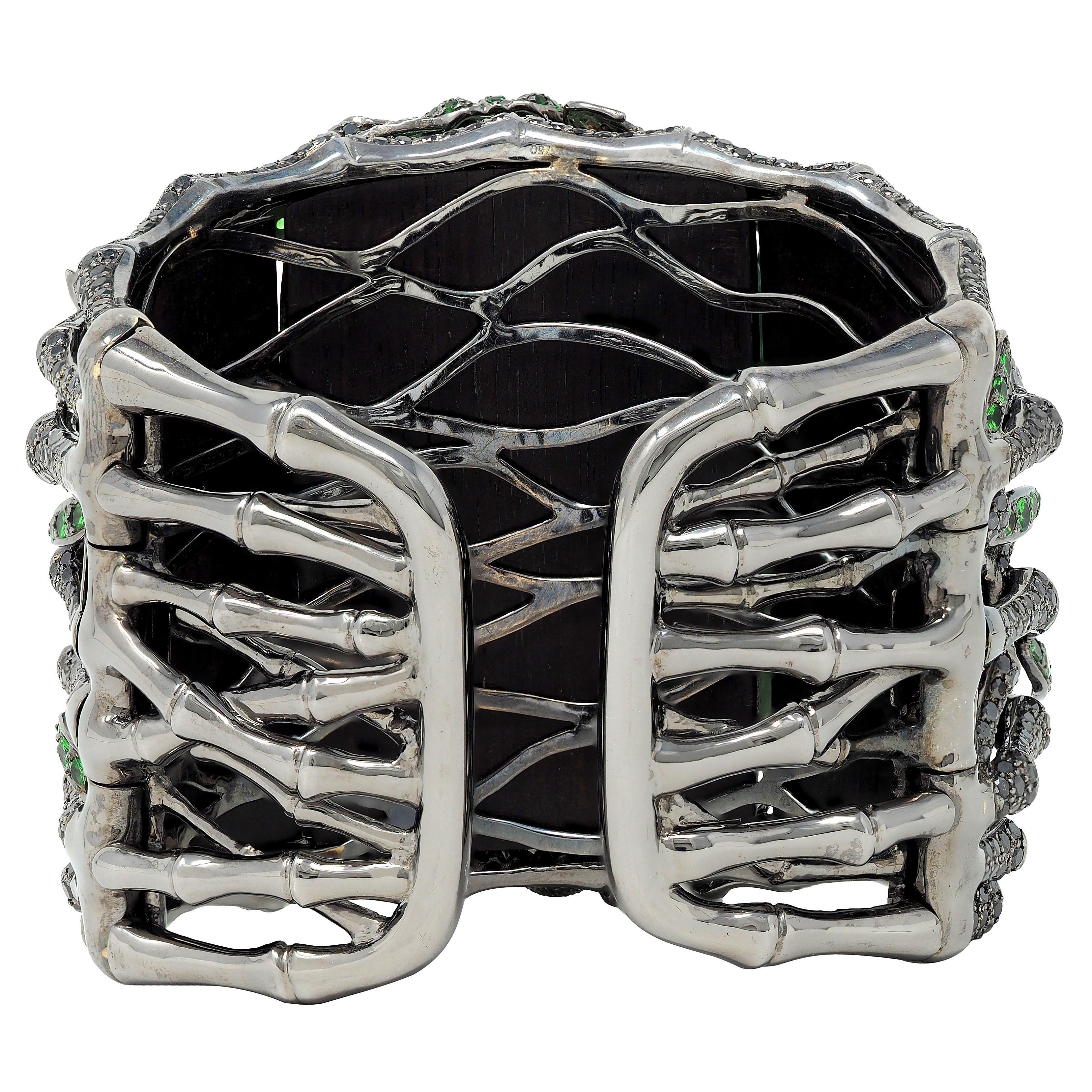 Wendy Yue 2013 Jade Grenat Diamant  Bracelet manchette grenouille de la forêt interdite en or 18K Excellent état - En vente à Philadelphia, PA