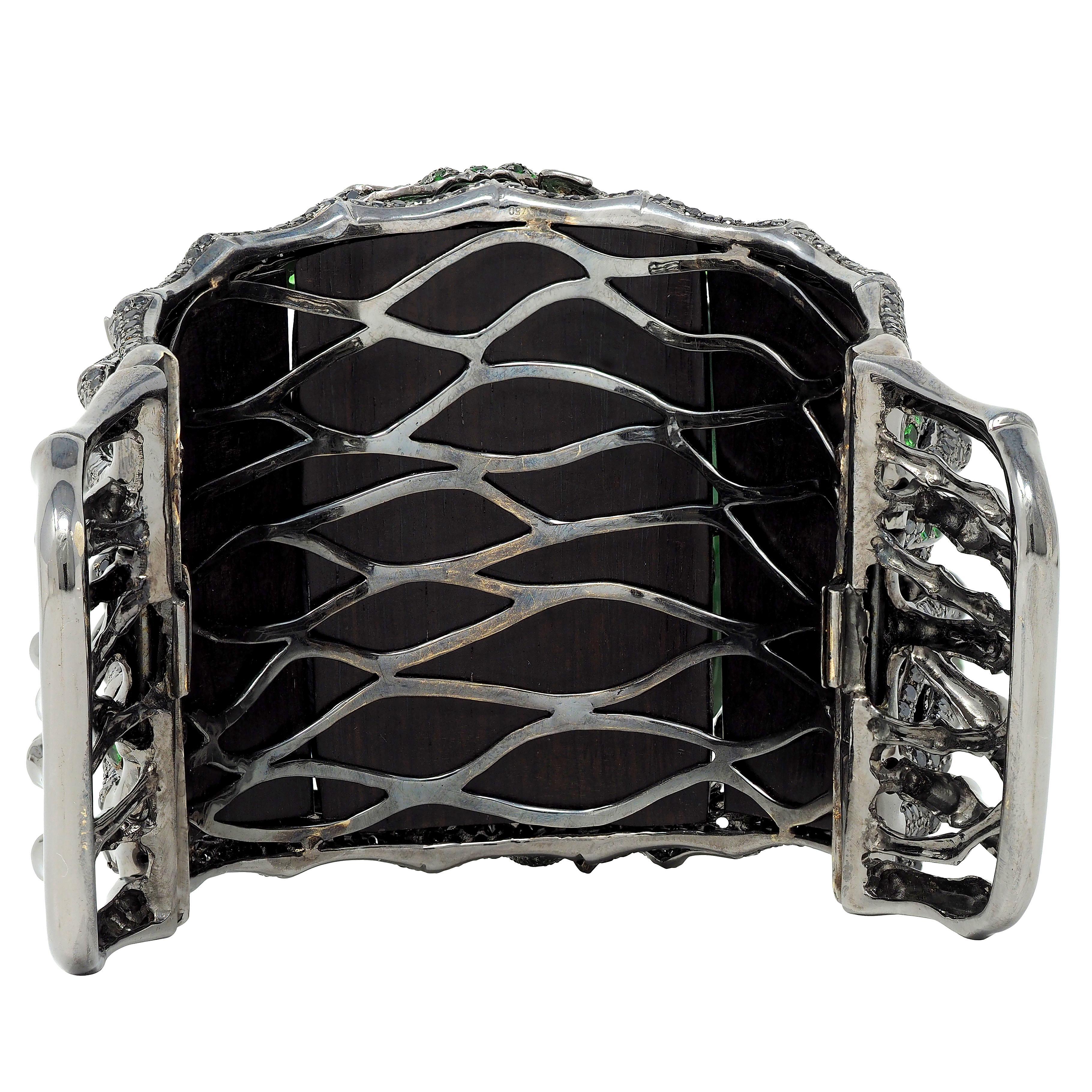 Wendy Yue 2013 Jade Grenat Diamant  Bracelet manchette grenouille de la forêt interdite en or 18K en vente 2