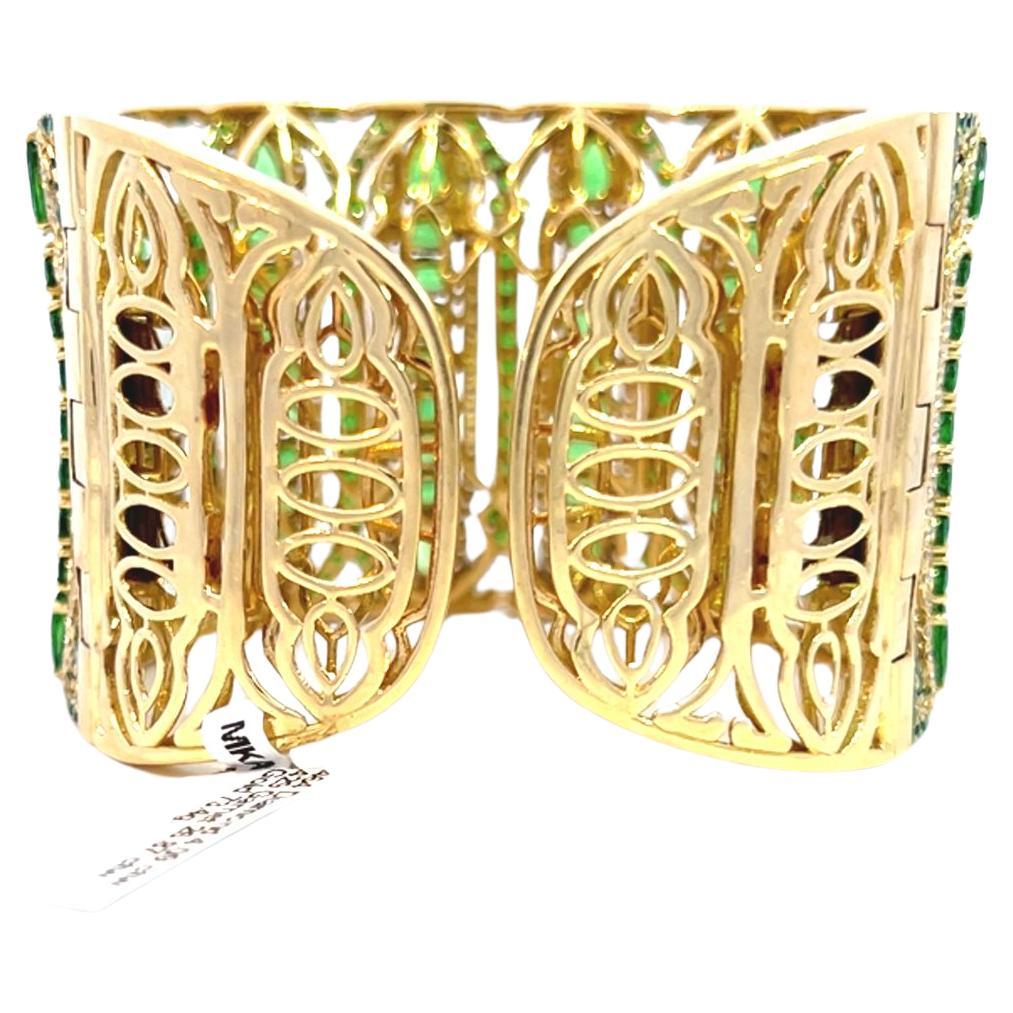 Wendy Yue Pulsera brazalete ancha con diamantes y granates en Excelente estado para la venta en Beverly Hills, CA