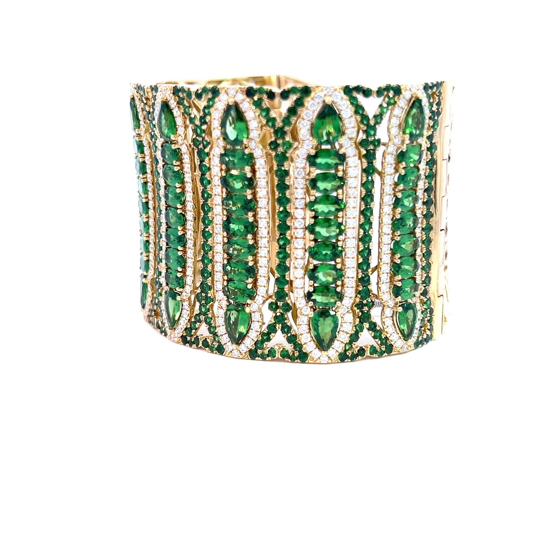 De las mujeres Wendy Yue Pulsera brazalete ancha con diamantes y granates en venta