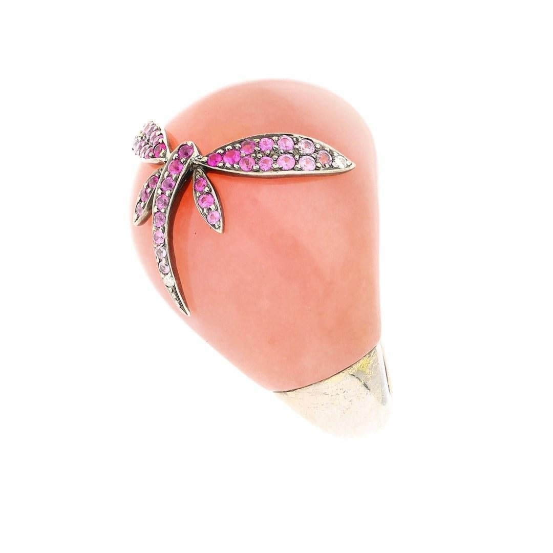 Cabochon Wendy Yue Opale e Zaffiro Libellula Anello a cupola in oro bianco 18 carati in vendita