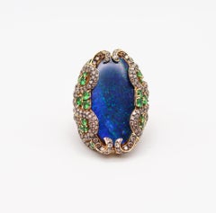 Skulpturaler Ring von Wendy Yue aus 18 Karat Gold mit schwarzem Opal, Diamanten und Tsavorit 28.92 Gesamtkaratgewicht
