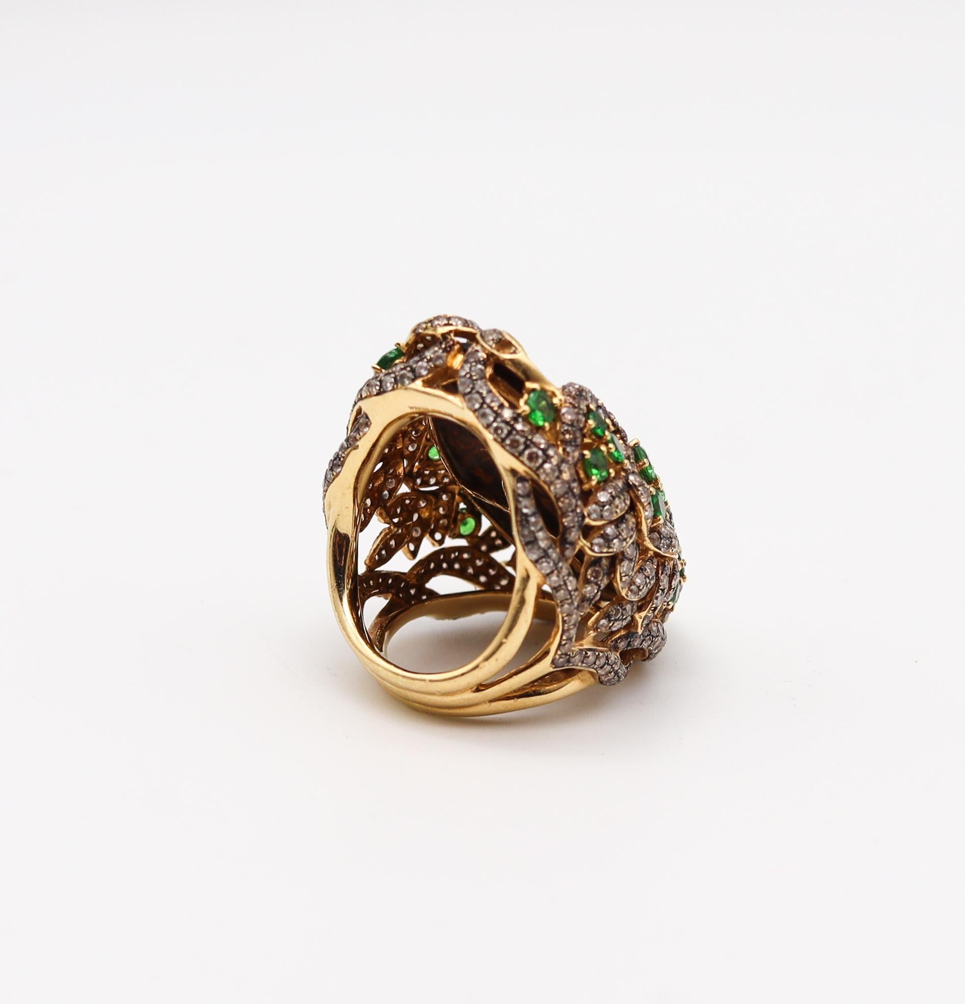 Skulpturaler Ring von Wendy Yue aus 18 Karat Gold mit schwarzem Opal, Diamanten und Tsavorit 28.92 Gesamtkaratgewicht (Cabochon) im Angebot