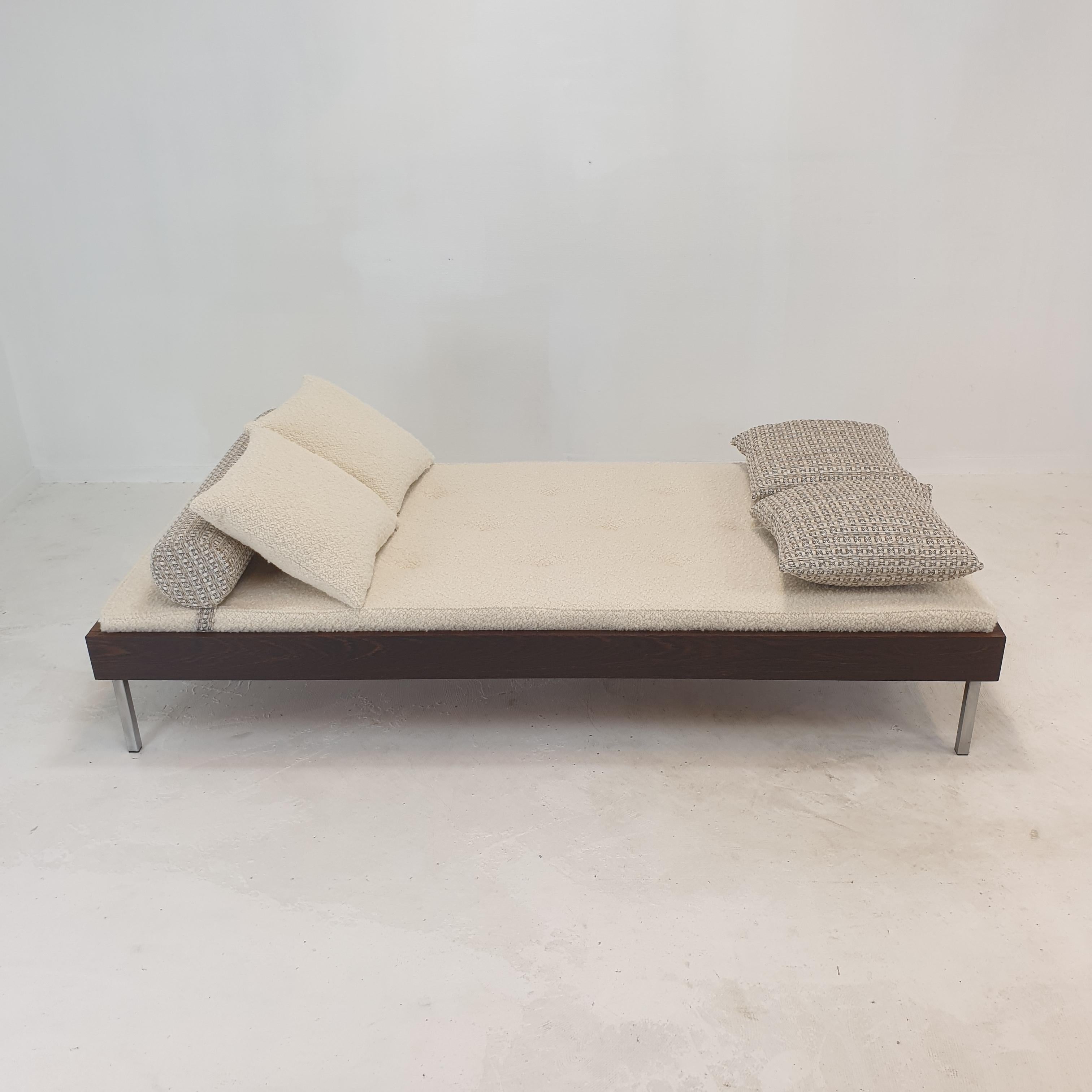 Mid-Century Modern Lit de repos en wengé avec coussins en dedar et traversin, 1970 en vente