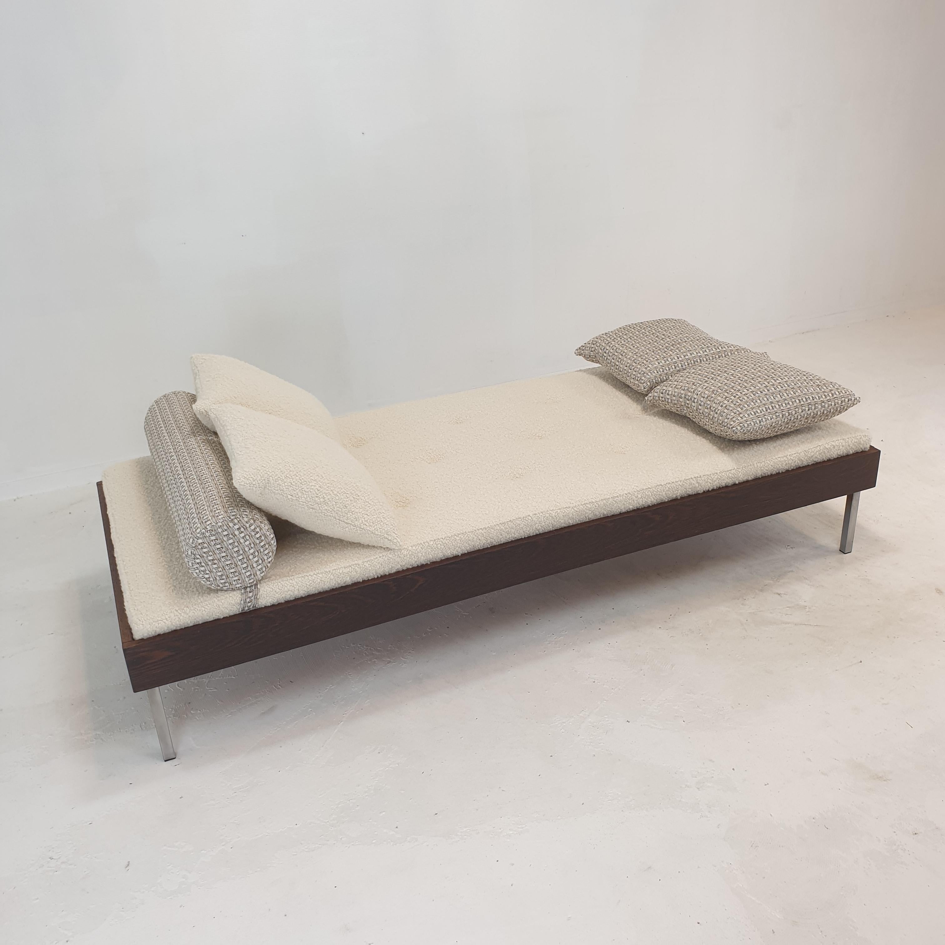 Wengé Daybed with Dedar Cushions and Bolster, 1970s In Good Condition For Sale In Oud Beijerland, NL