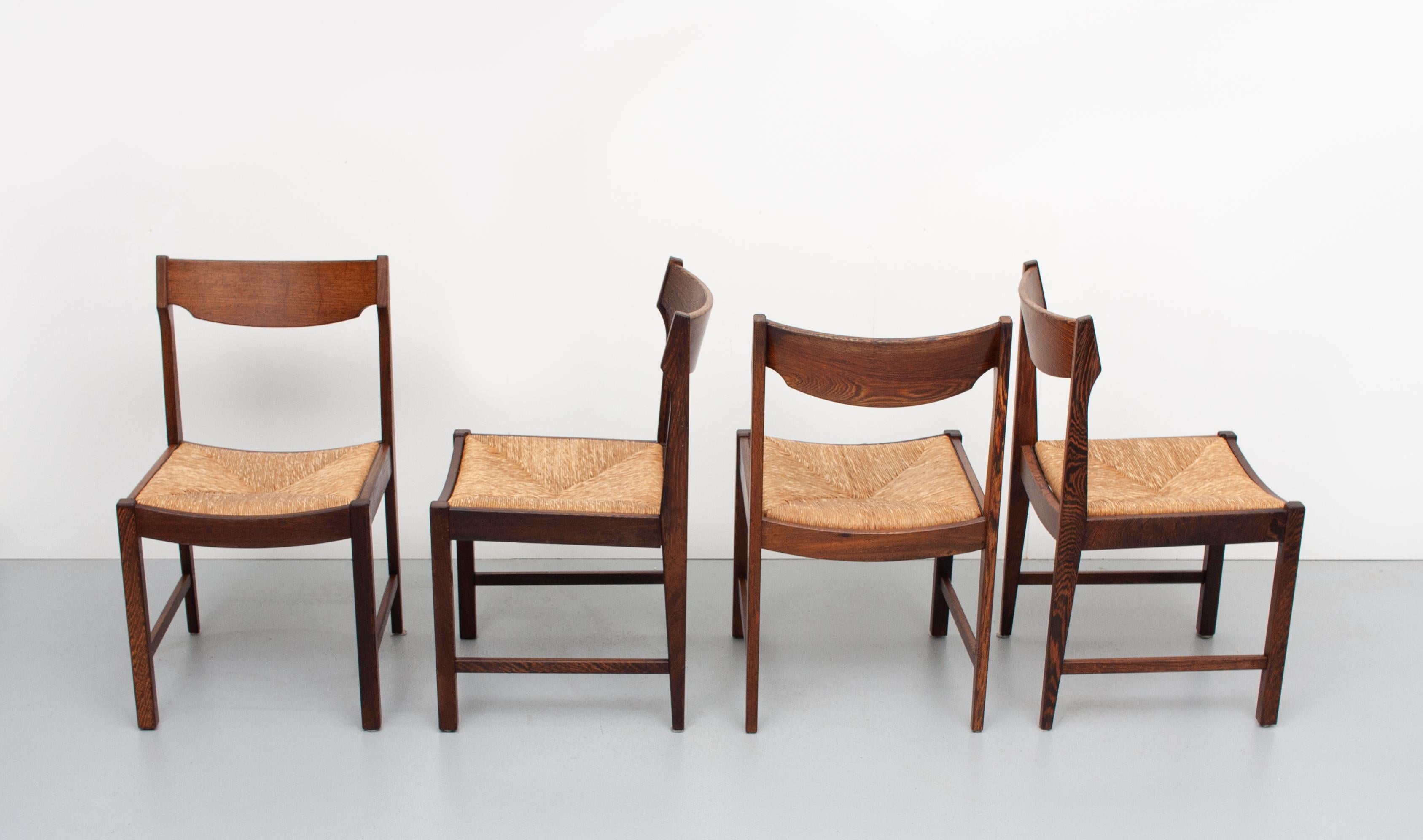4 dining chairs. Solid Wengé frame, comes with a rattan seat. Very nice organic shaped chairs,
1960s. Holland Martin Visser. Good condition.