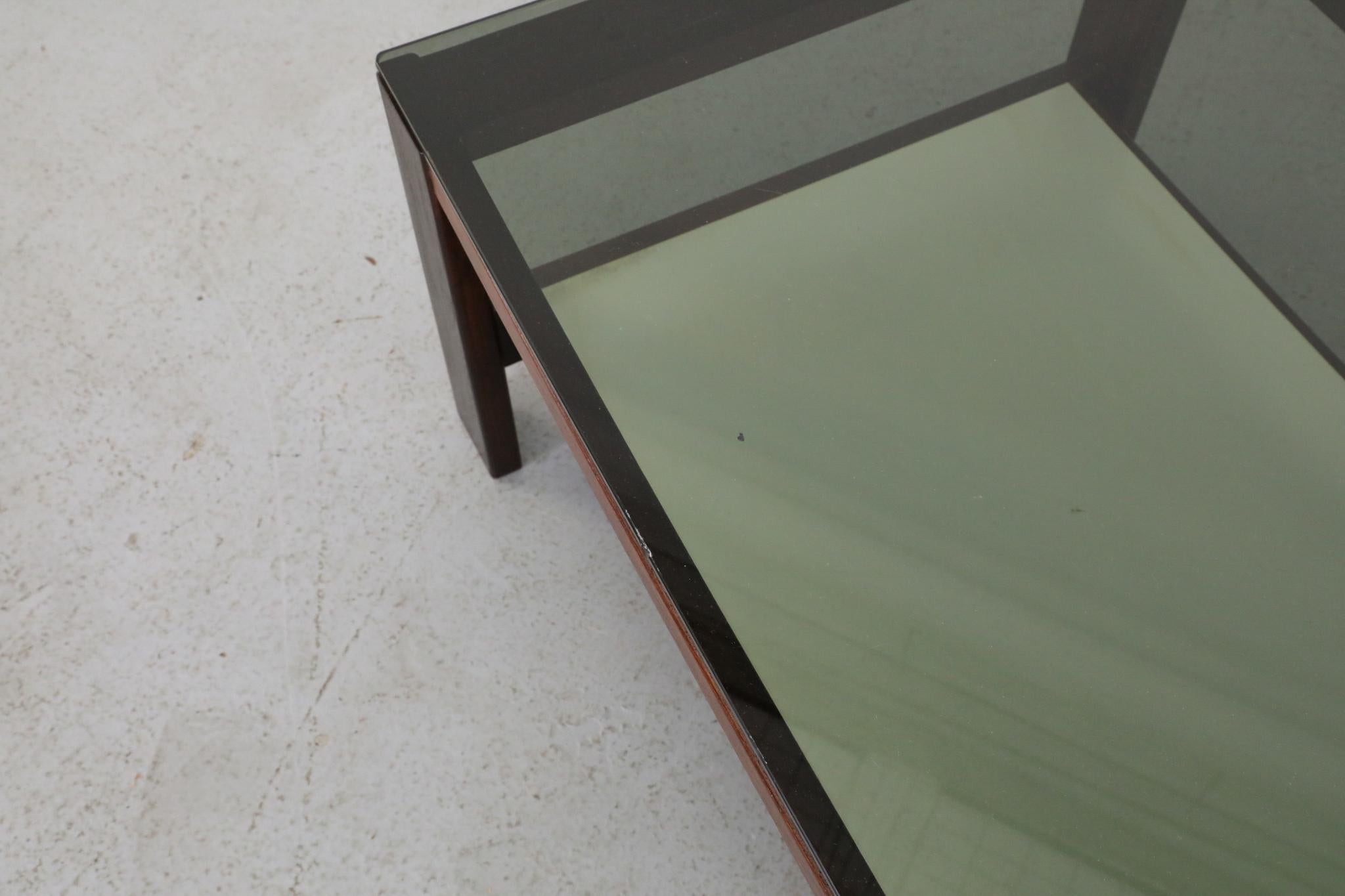 Table basse en wengé, formica et verre avec panier en rotin de Kho Liang Ie en vente 4