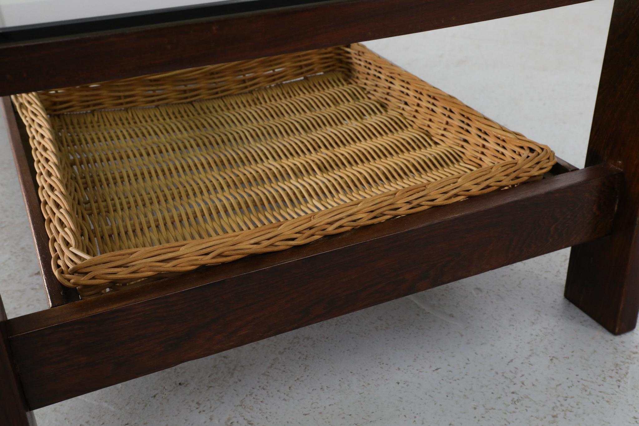 Table basse en wengé, formica et verre avec panier en rotin de Kho Liang Ie en vente 6
