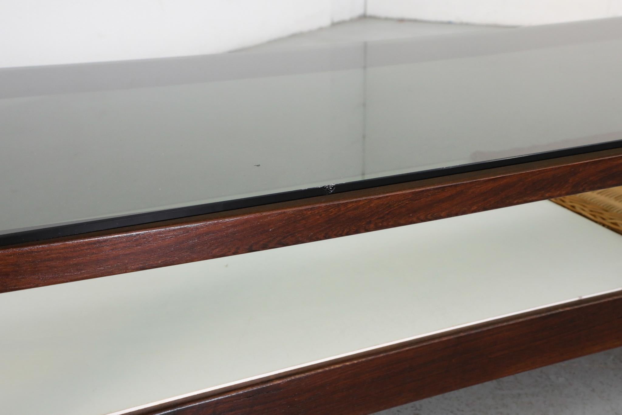 Table basse en wengé, formica et verre avec panier en rotin de Kho Liang Ie en vente 7