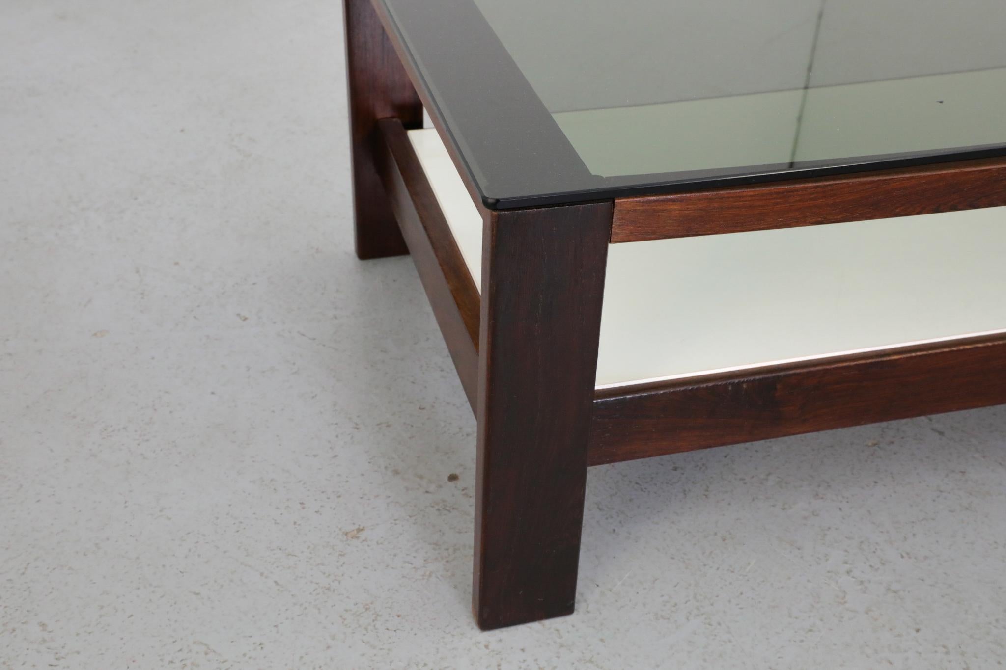 Table basse en wengé, formica et verre avec panier en rotin de Kho Liang Ie en vente 9