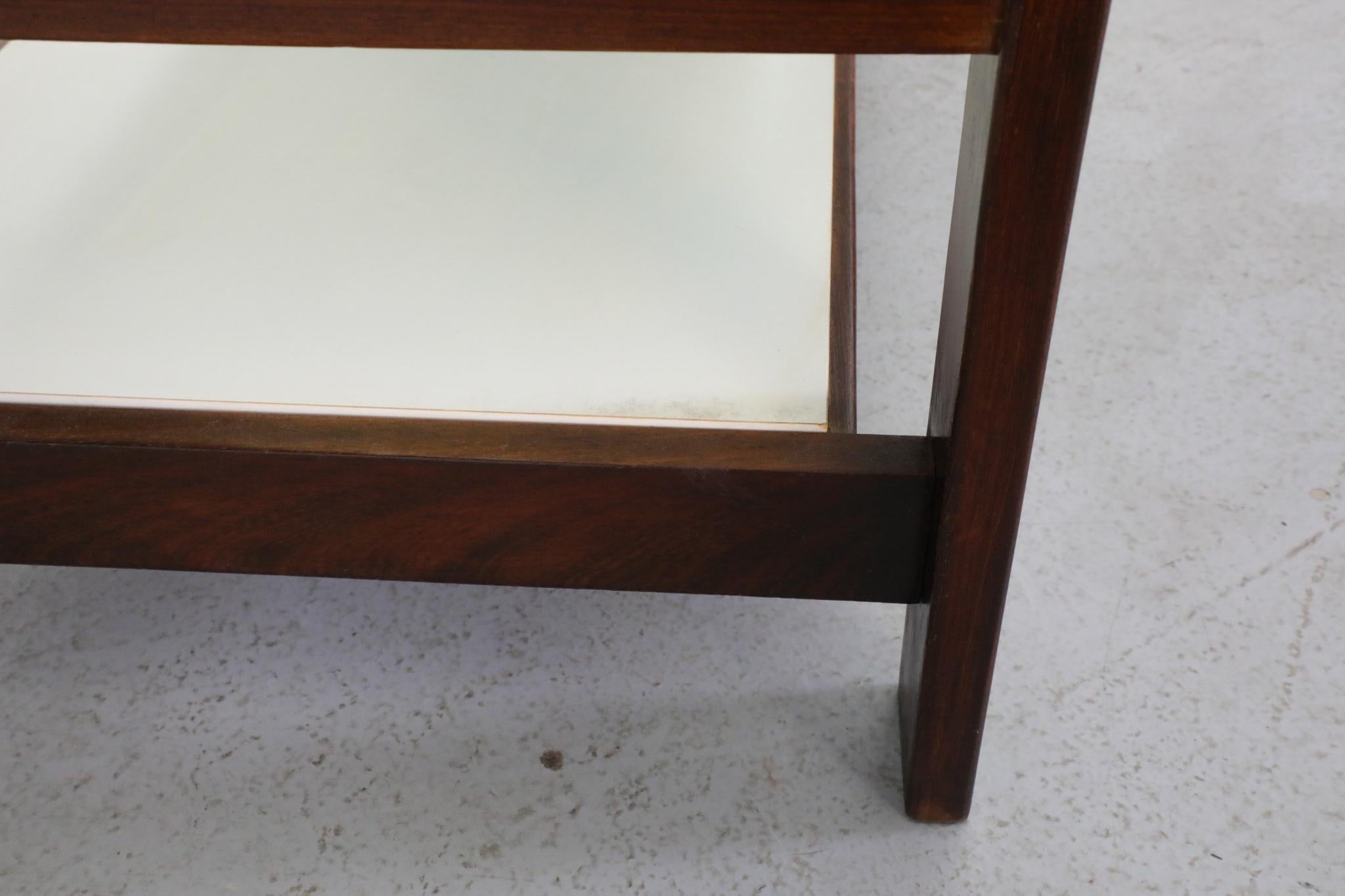 Table basse en wengé, formica et verre avec panier en rotin de Kho Liang Ie en vente 11