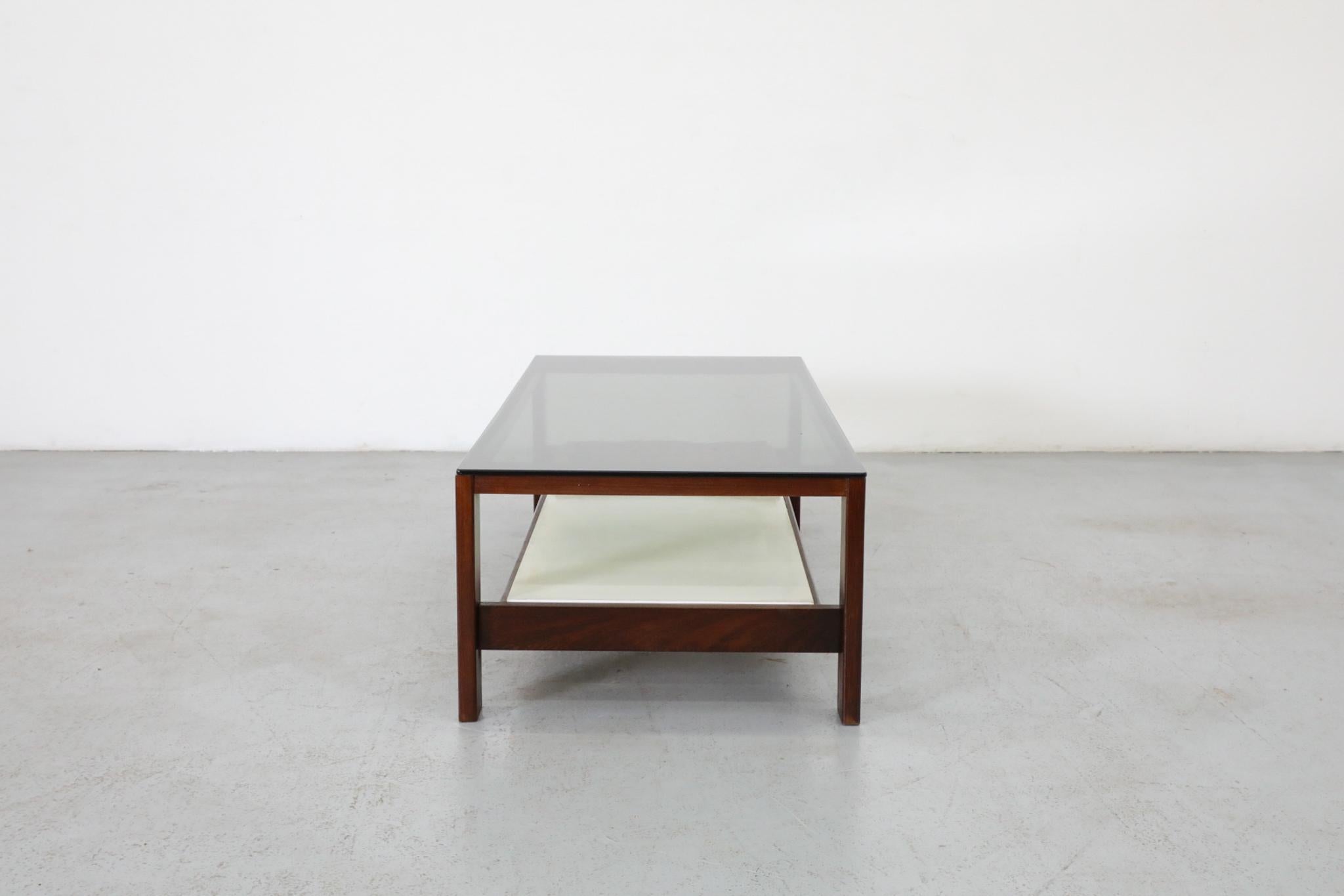 Table basse en wengé, formica et verre avec panier en rotin de Kho Liang Ie Bon état - En vente à Los Angeles, CA