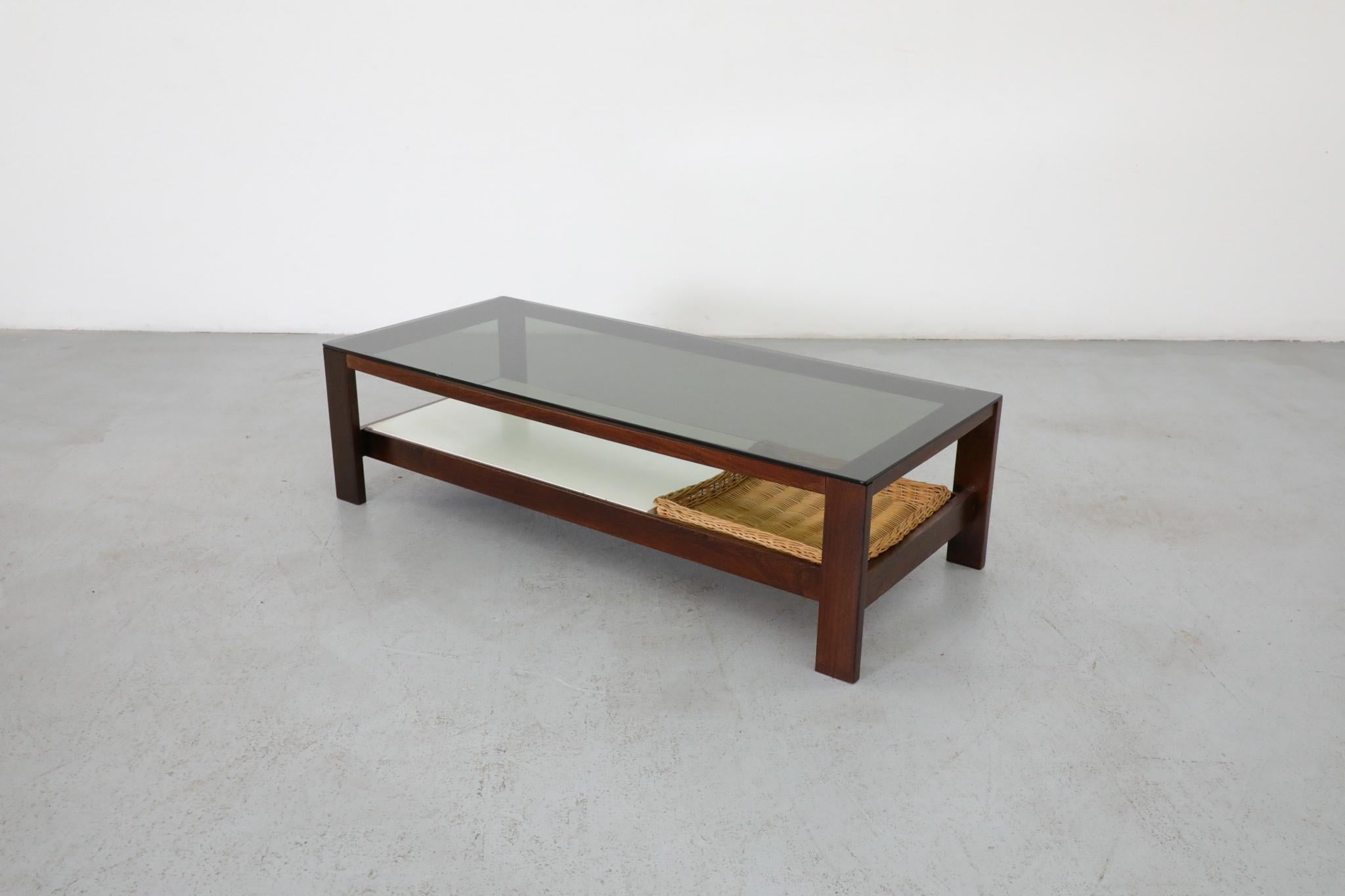 Table basse en wengé, formica et verre avec panier en rotin de Kho Liang Ie en vente 1