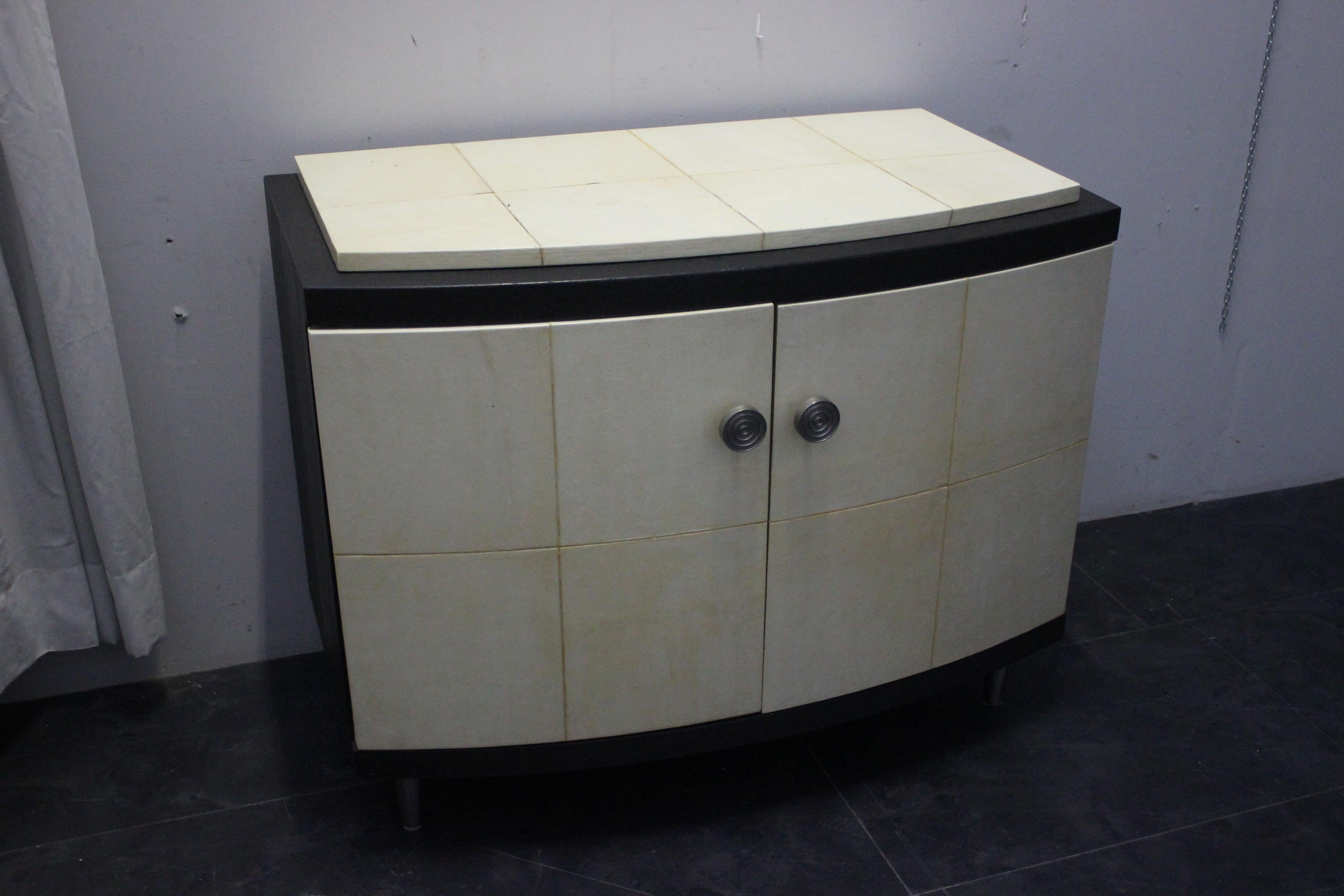 Art deco style sideboard built in 1970 in wenghè wood.
Curved on the front, doors and top lined in parchment.
Steel tips and handles.
Packaging with bubble wrap and cardboard boxes is included. If the wooden packaging is needed (fumigated crates