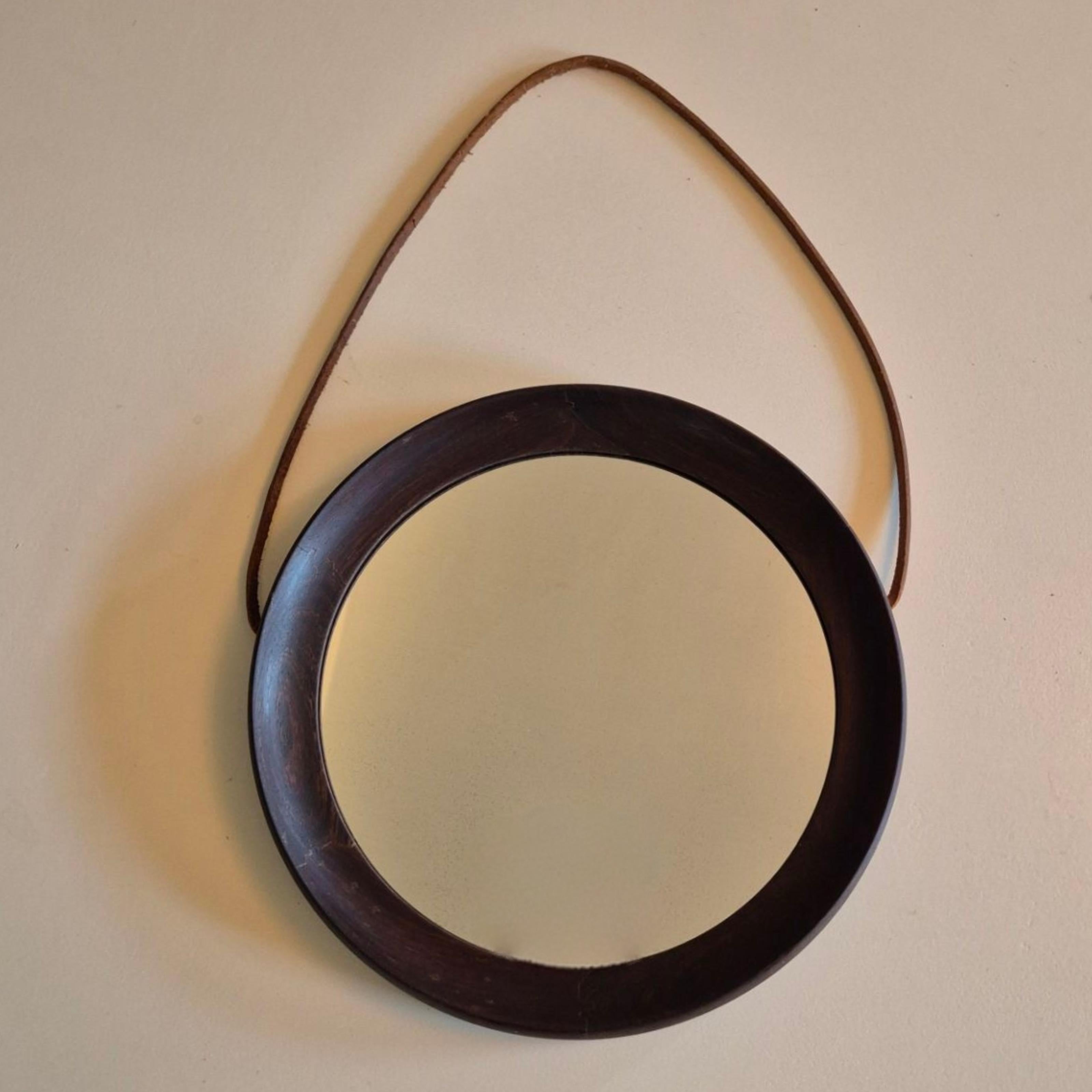 Suédois Miroir mural rond en wengé par Uno & Östen Kristiansson pour Luxus, Suède années 1960 en vente