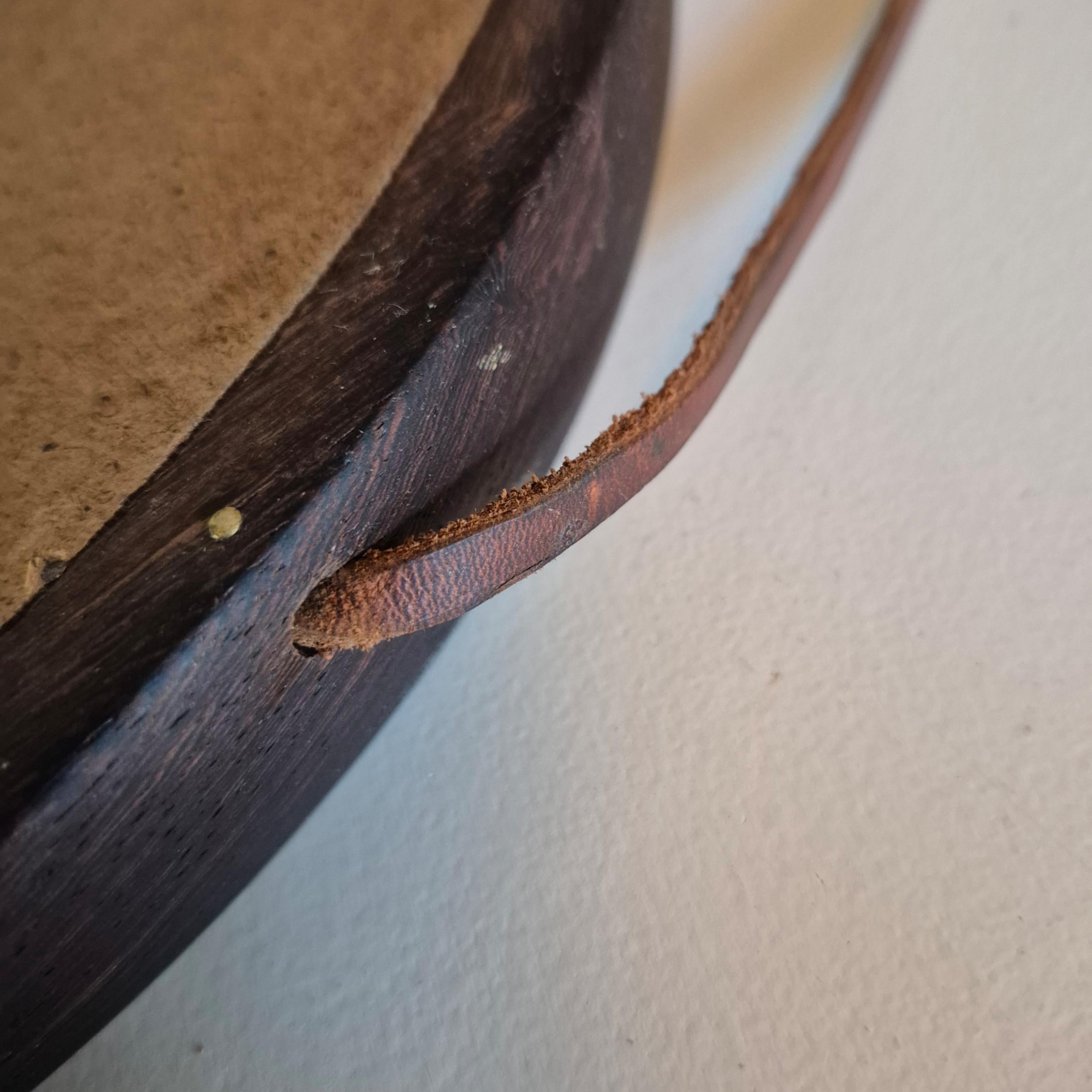 Cuir Miroir mural rond en wengé par Uno & Östen Kristiansson pour Luxus, Suède années 1960 en vente