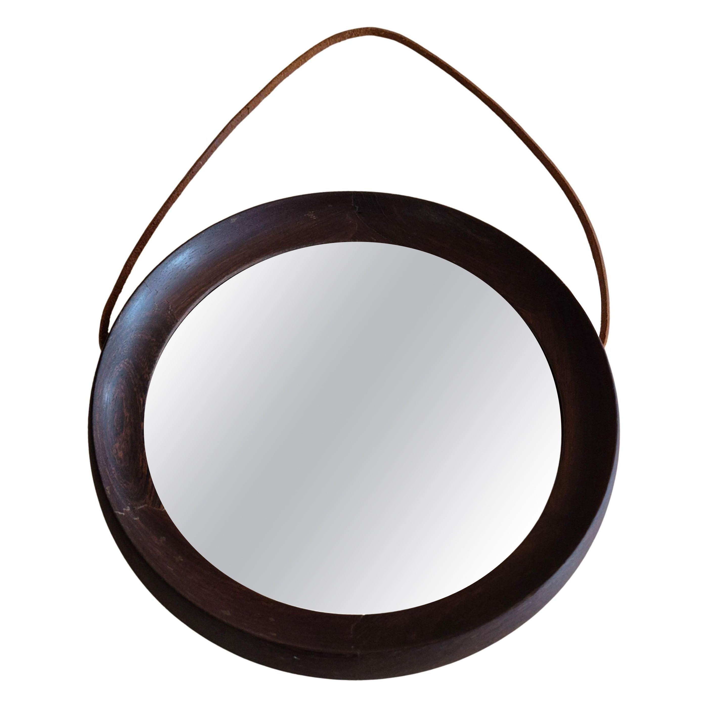 Miroir mural rond en wengé par Uno
Östen Kristiansson pour Luxus, Suède années 1960