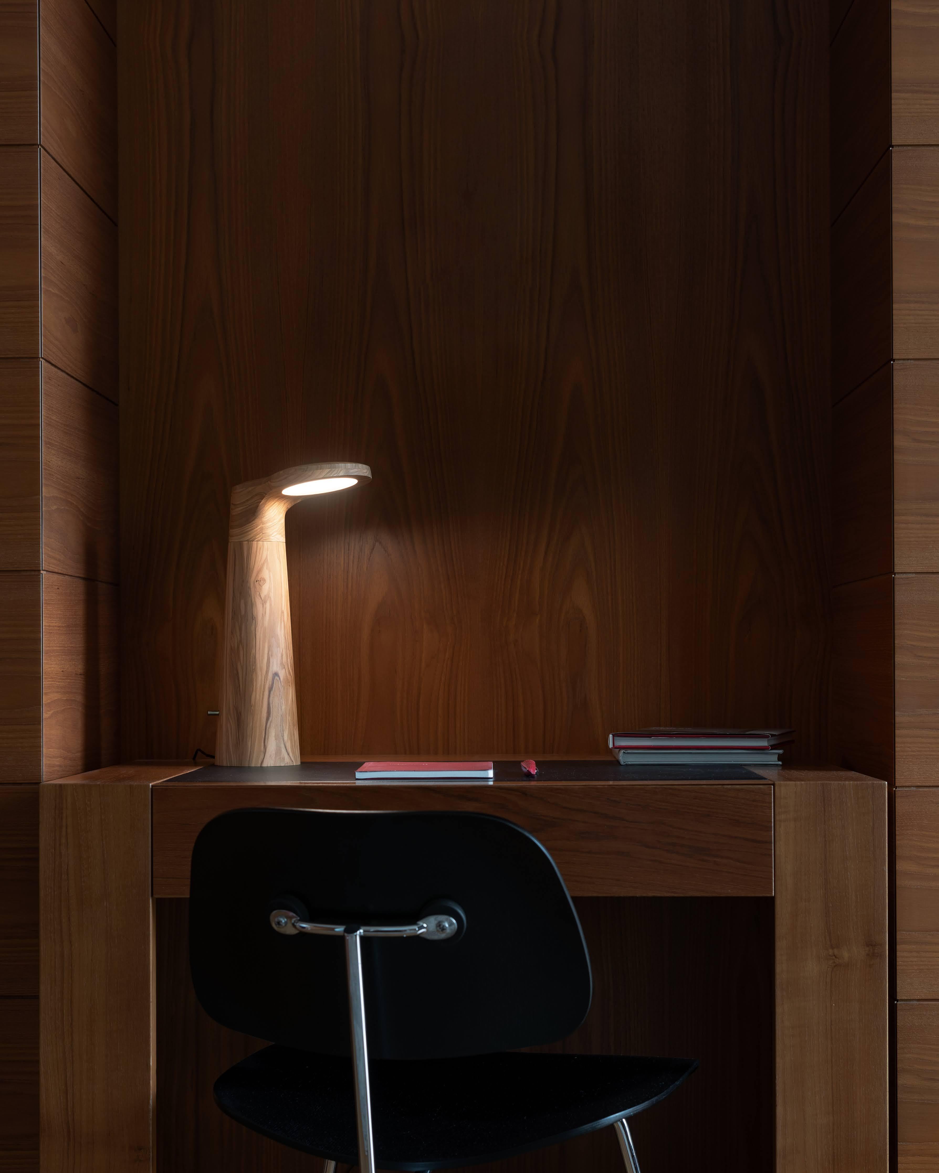 Wengè Wood, lampe de studio par Isato Prugger en vente 4