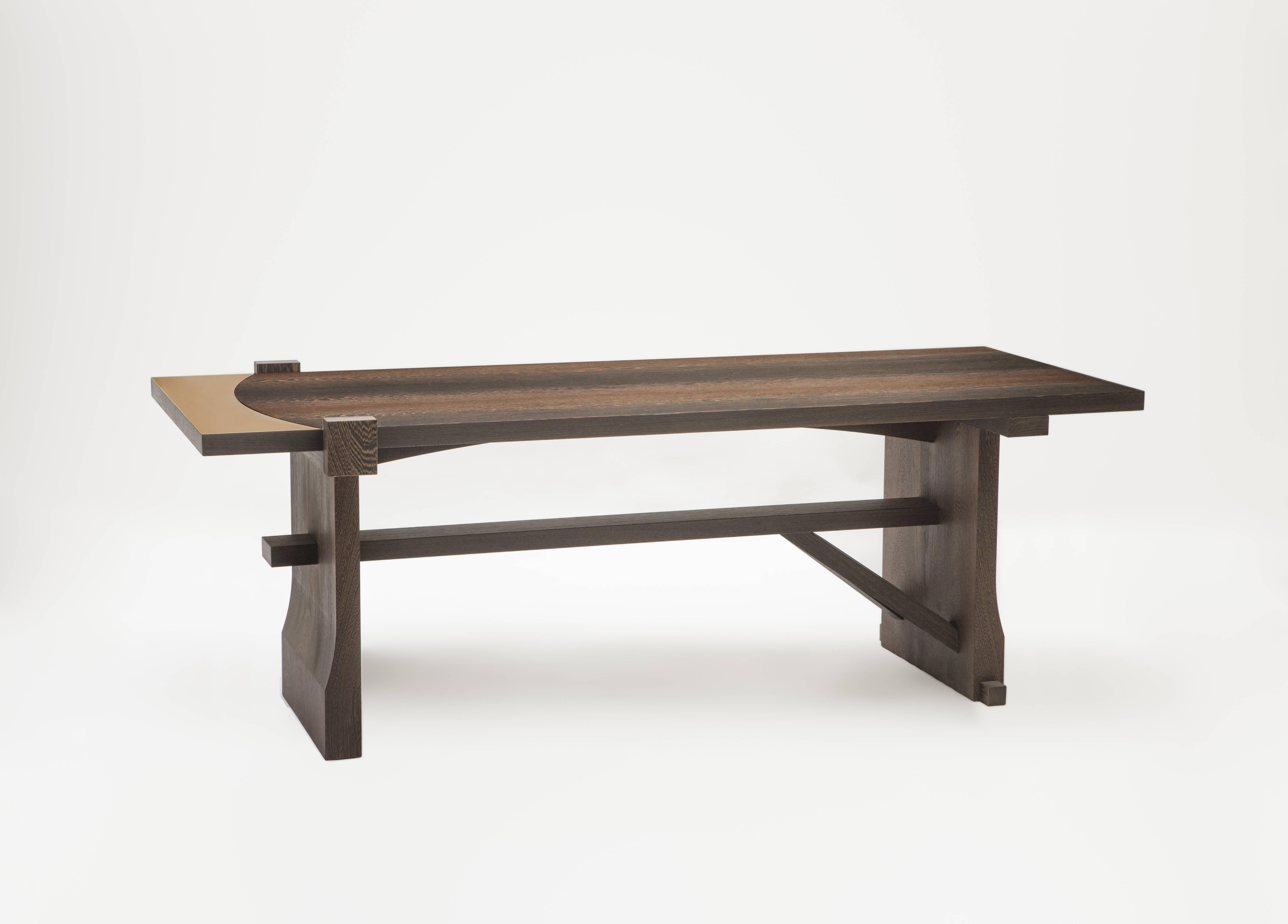 It is an attractive though rather minimalistic modern wenge dining table.
A timeless table that recalls the Italian tradition of sharing in simplicity, recalling the ancient image of the refectory, where meals were taken as a common ritual. Fratino
