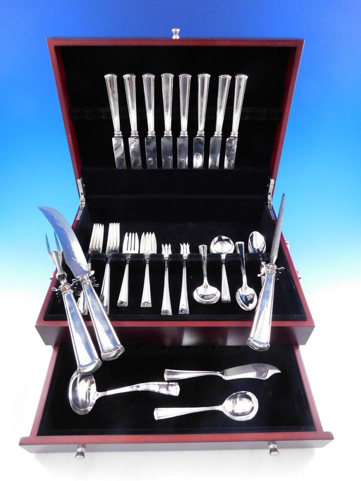 Rare service de couverts en argent Wentworth by Watson, 54 pièces. Ce grand ensemble comprend

8 couteaux, 8 3/4
8 Fourchettes, 7 3/8