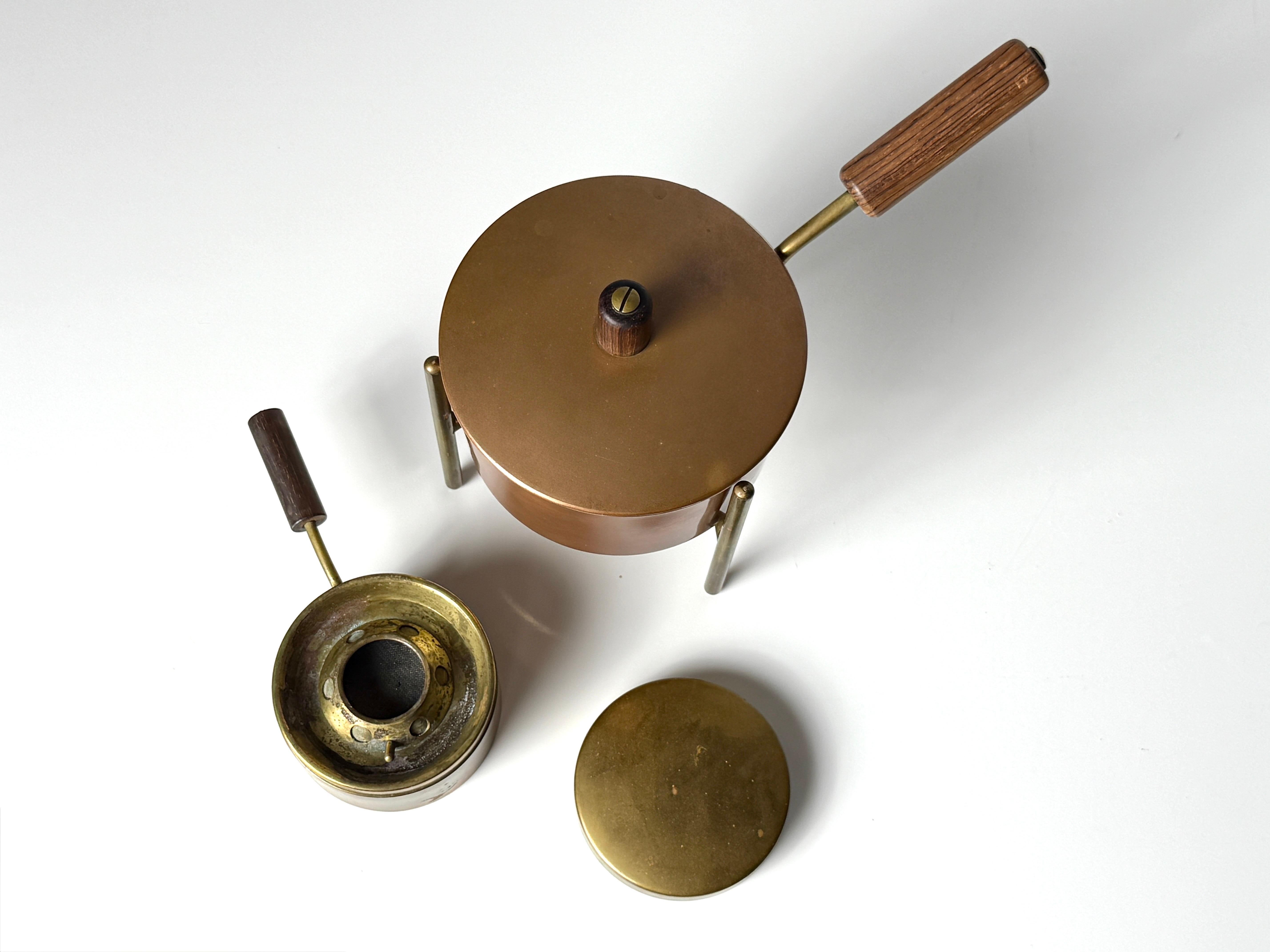 Mid-Century Modern Werkstätte Carl Auböck II Fondue Pot and Burner Set in Copper and Brass 1950s For Sale