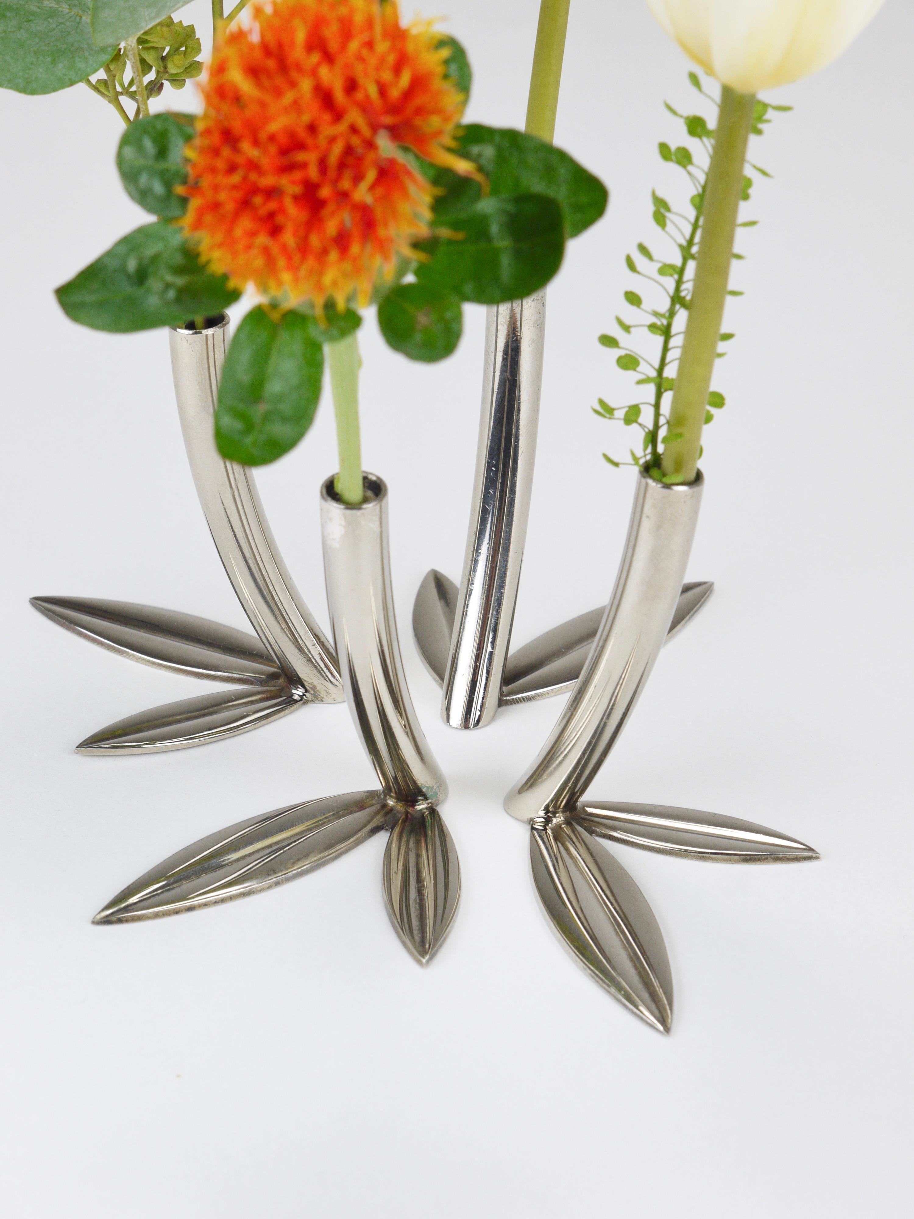 XX secolo Werkstätte Hagenauer 4 vasi a foglia Soliflores, ottone e nichel, Vienna, anni '60