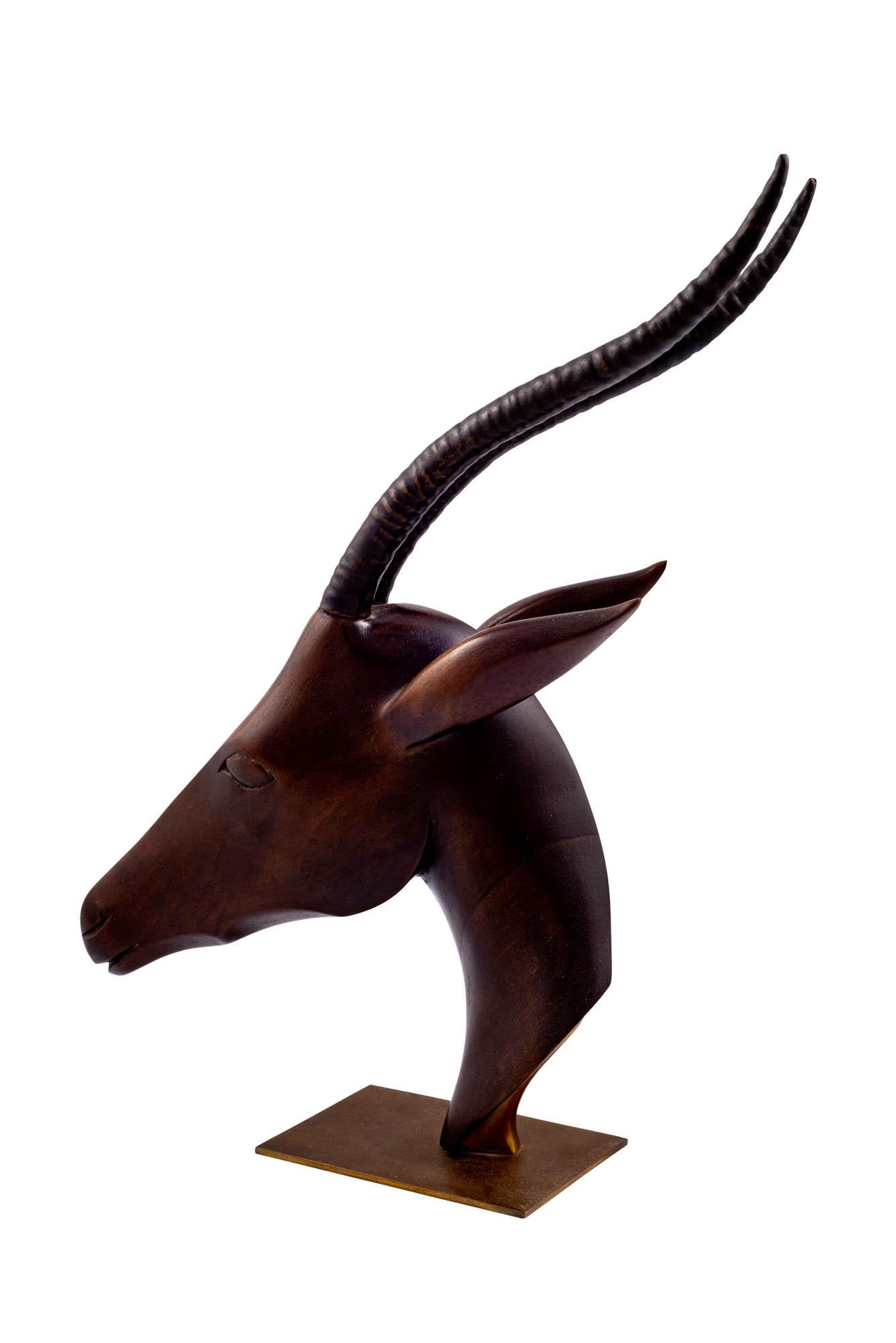 Werkstatte Hagenauer Gazelle-Kopf aus Holz und patiniertem Messing, 1940er Jahre, gekennzeichnet (Österreichisch)