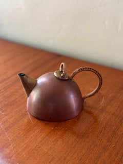 Werkstätte Hagenauer Modernist Copper and Brass Teapot, Vienna, circa 1950
