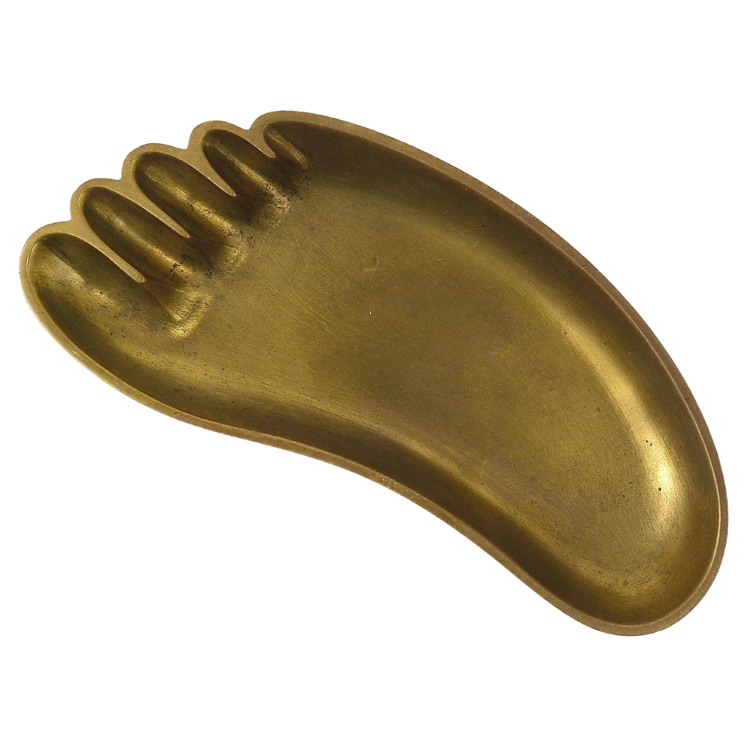 Werkstätte Hagenauer Sculptural Foot Bowl or Tray, Midcentury, Brass, Austria For Sale